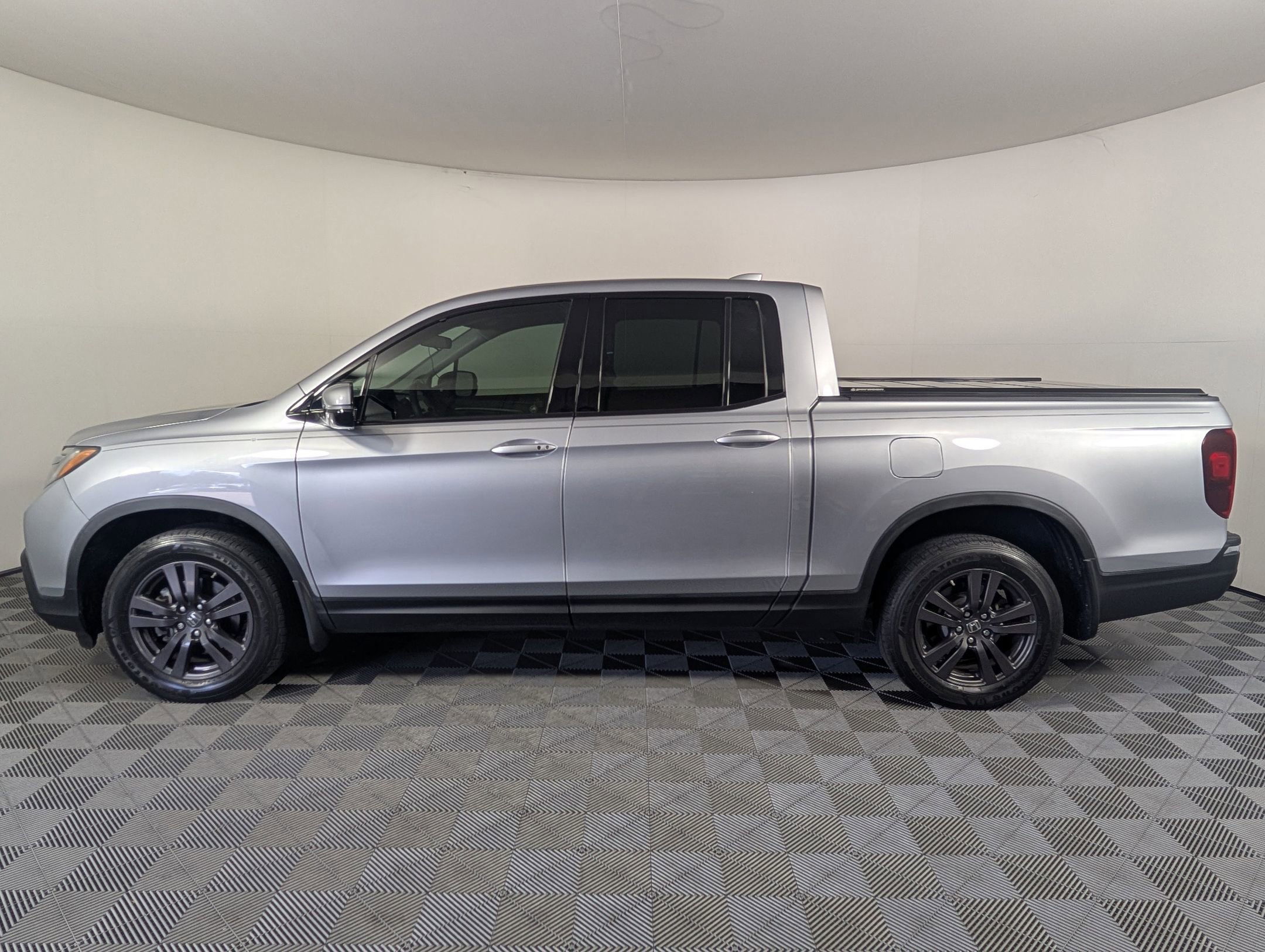 2019 Honda Ridgeline Sport photo 2