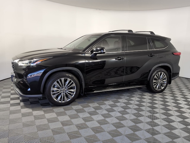Used 2021 Toyota Highlander Platinum SUV for sale in Houston