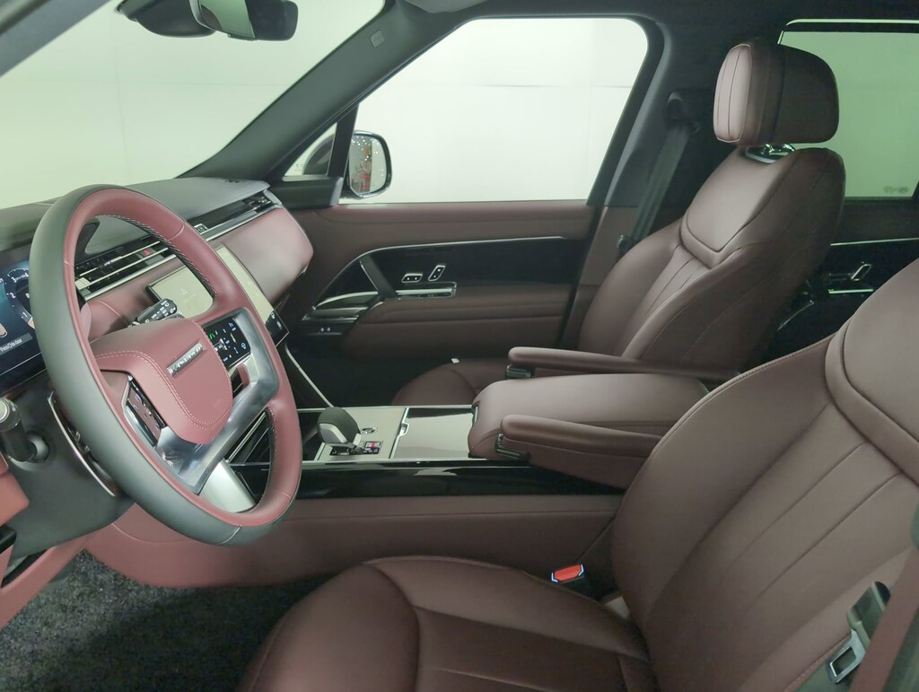 New 2025 Land Rover Range Rover P400 SE SUV