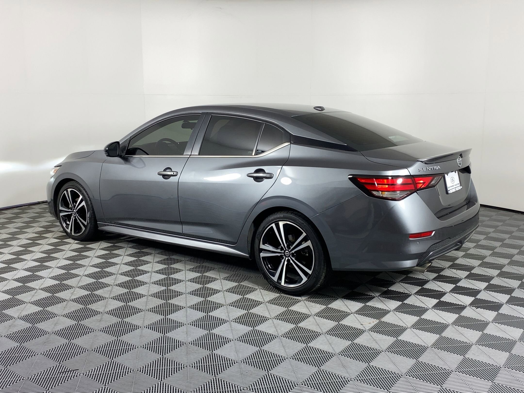 2021 Nissan Sentra SR photo 3