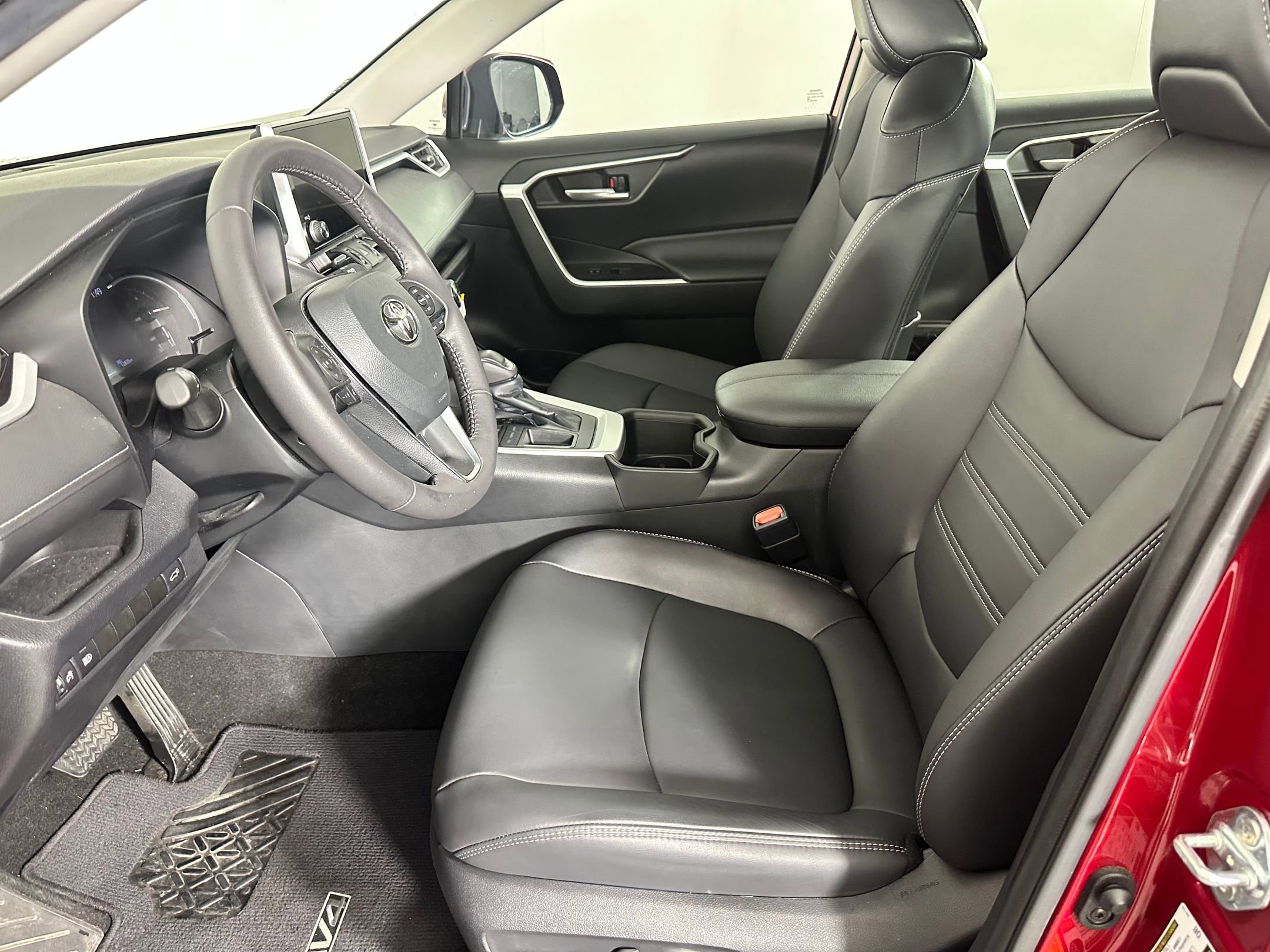 2023 Toyota RAV4 XLE Premium photo 4