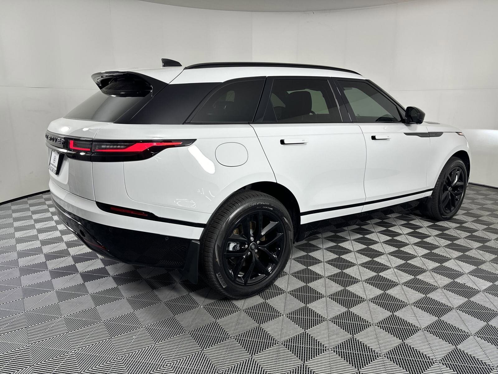 2025 Land Rover Range Rover Velar SE photo 2
