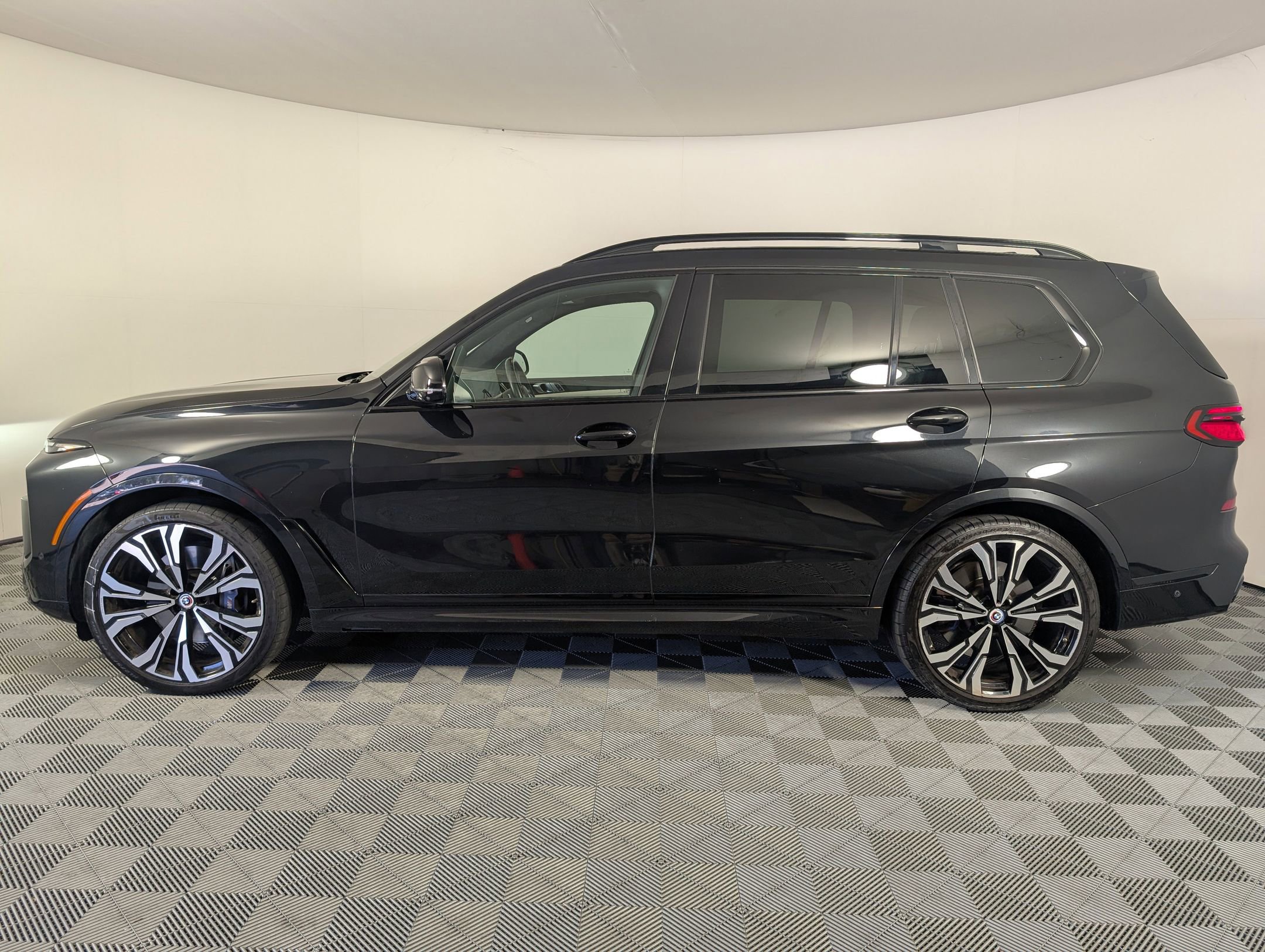 2023 Bmw X7 M60i photo 2