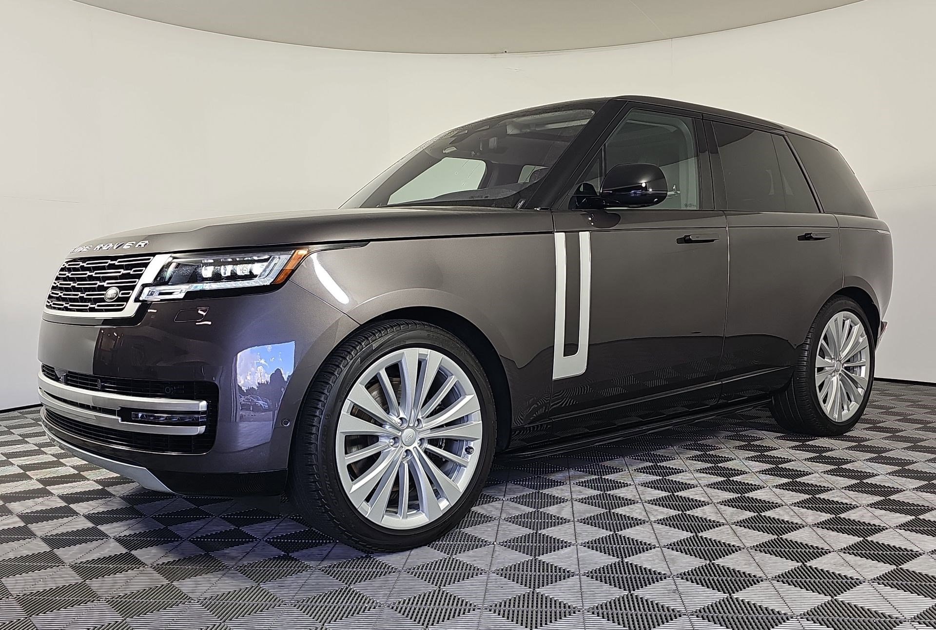 2023 Land Rover Range Rover First Edition's photo