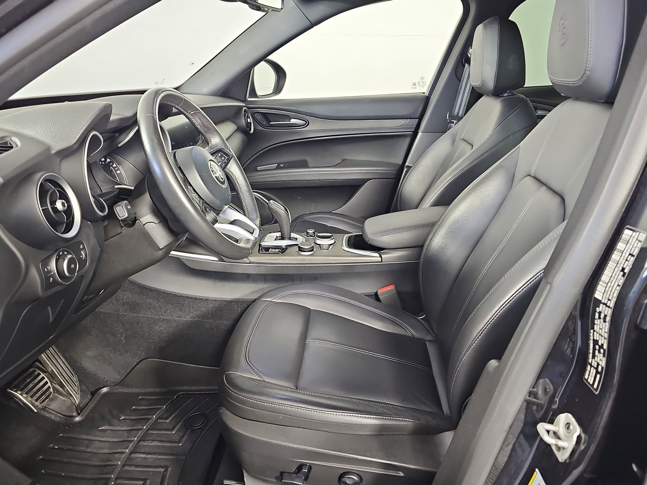 2022 Alfa Romeo Stelvio Ti photo 4