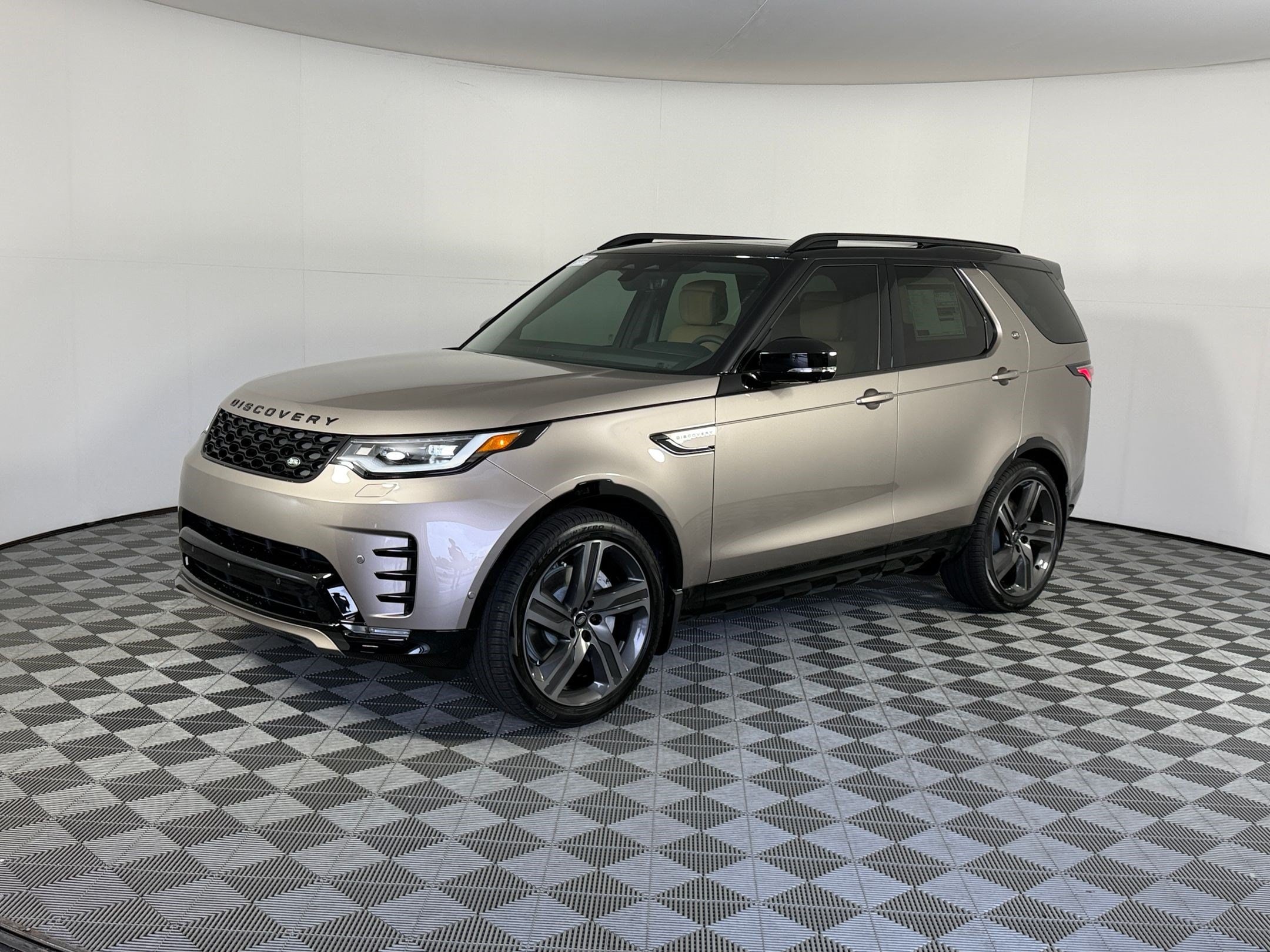 Discovery Dynamic SE SUV
