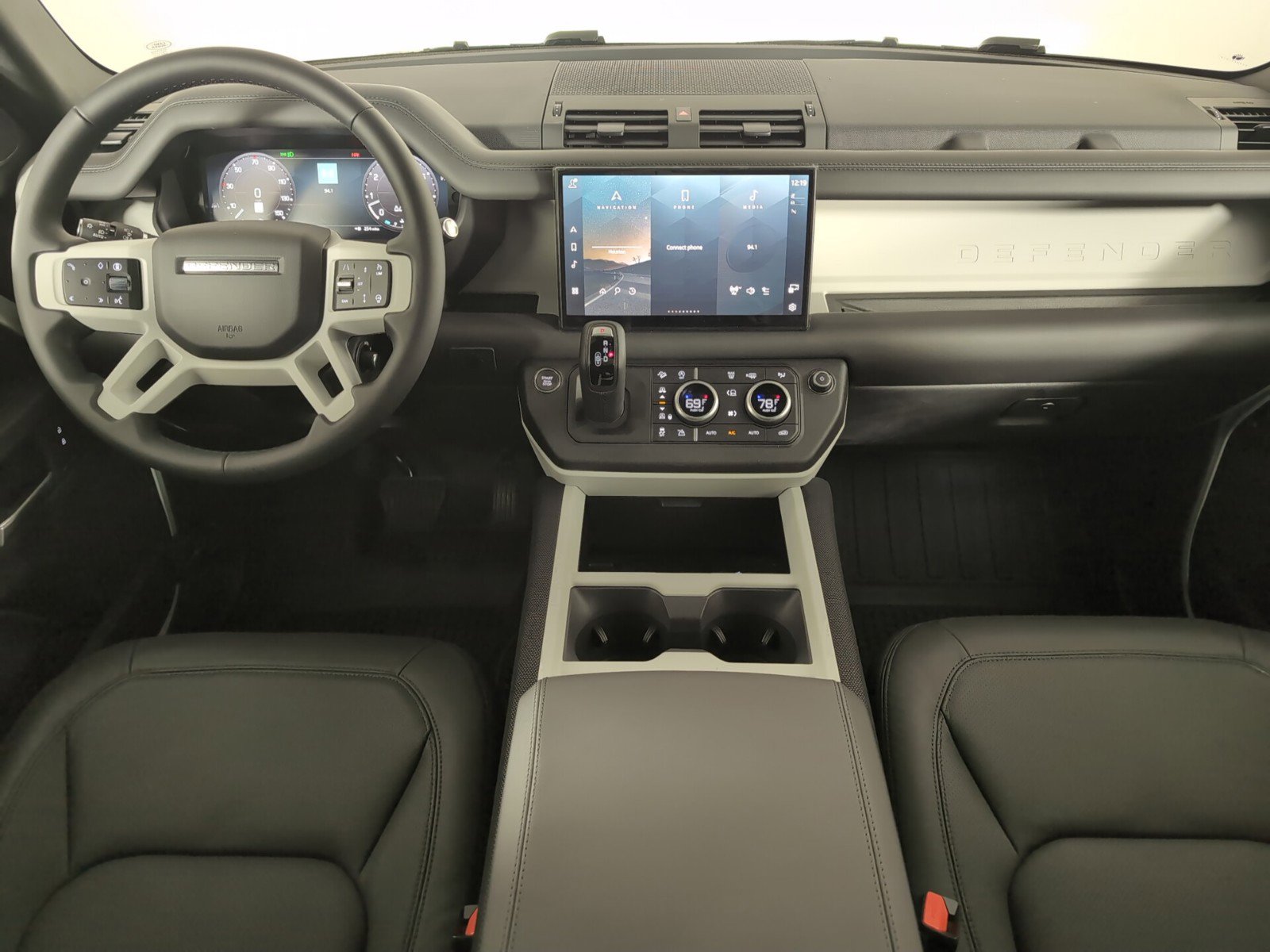 2025 Land Rover Defender S photo 4