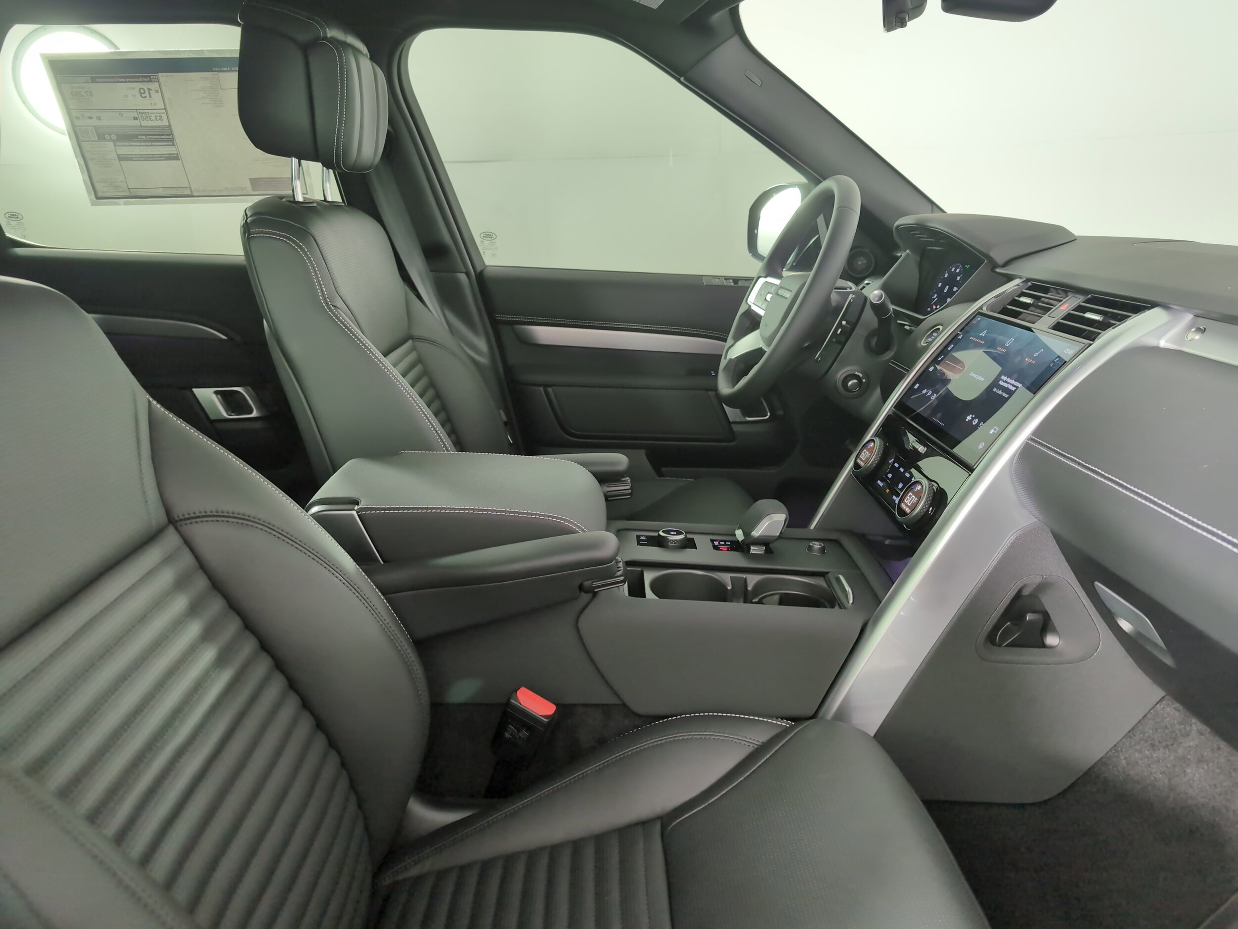 2025 Land Rover Discovery SE photo 3