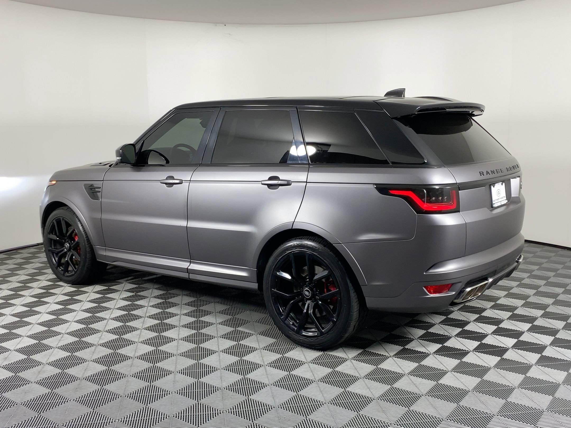 2022 Land Rover Range Rover Sport SVR photo 3