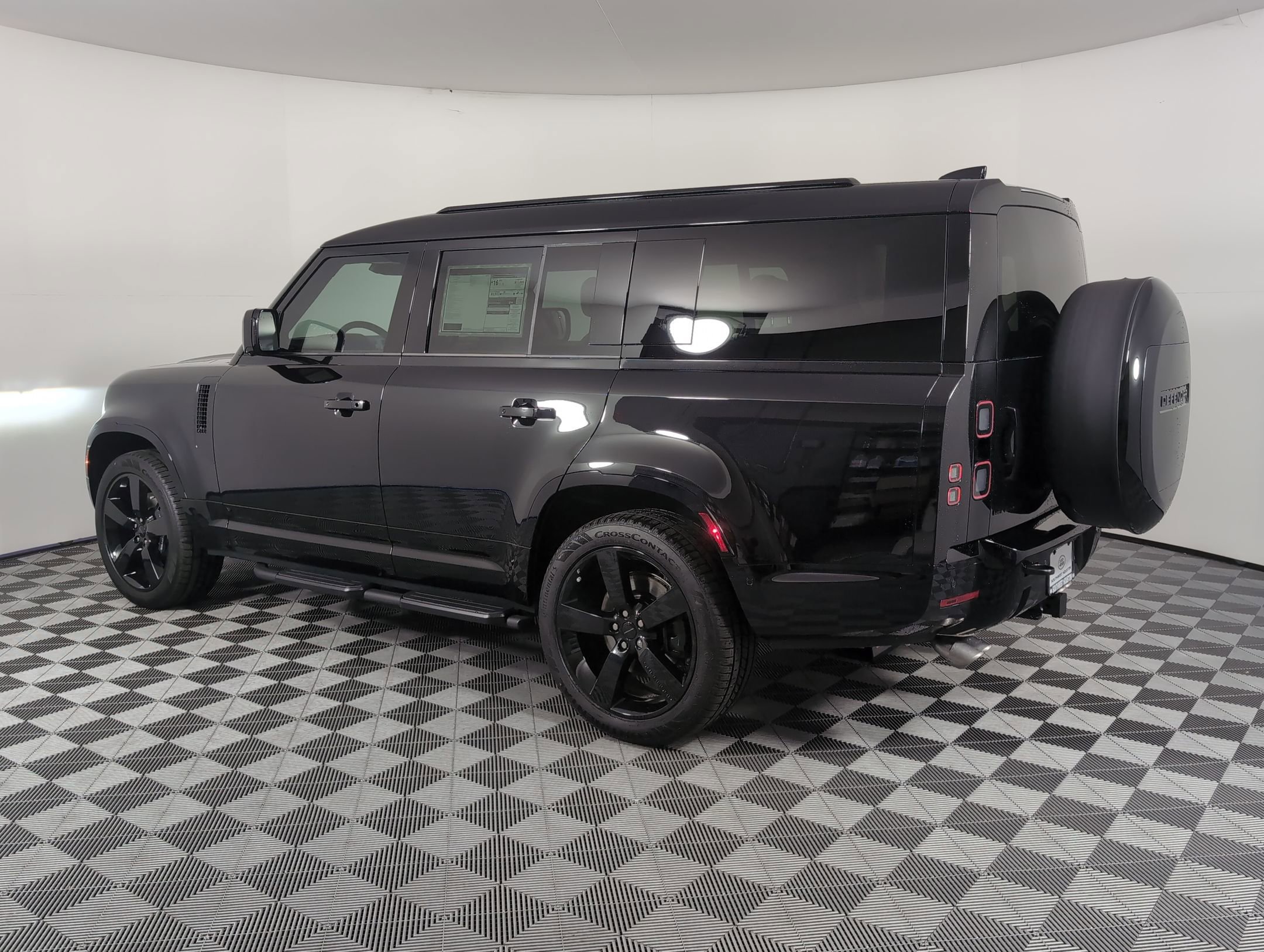 2026 Land Rover Defender 130 V8 photo 2