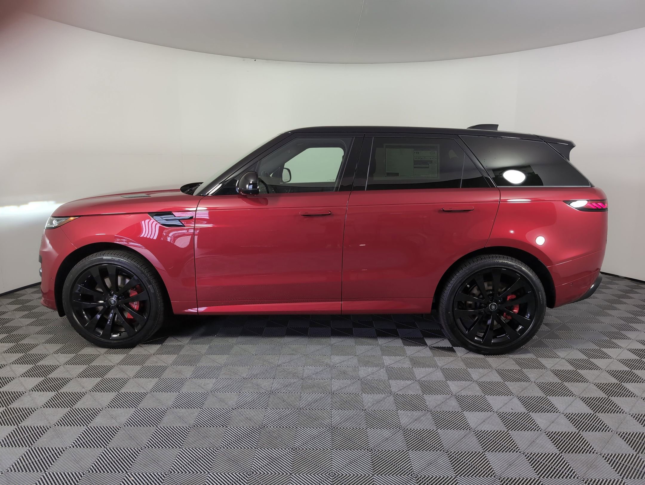 2025 Land Rover Range Rover Sport P530 Dynamic SE photo 2