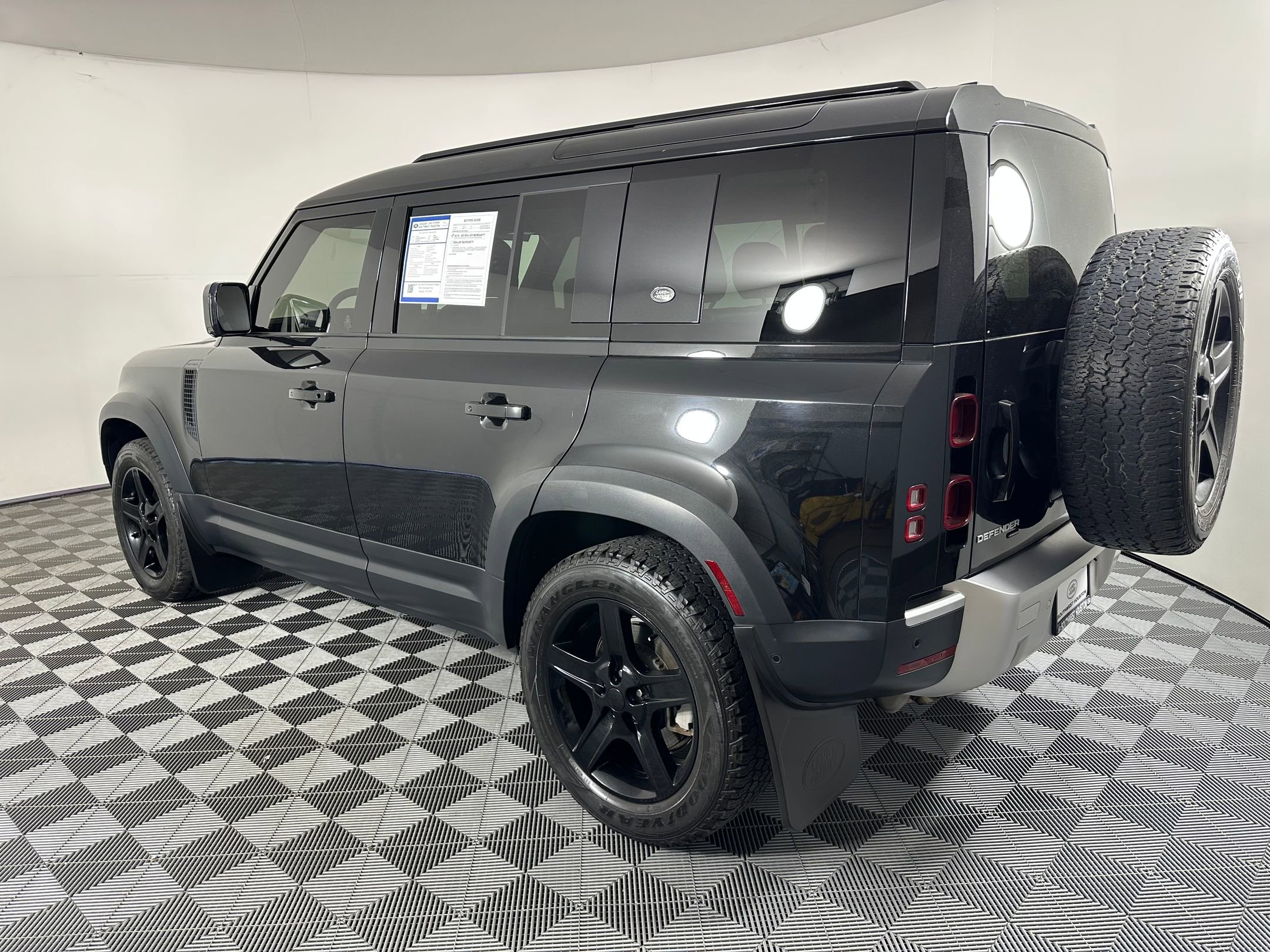 2022 Land Rover Defender 110 SE photo 2