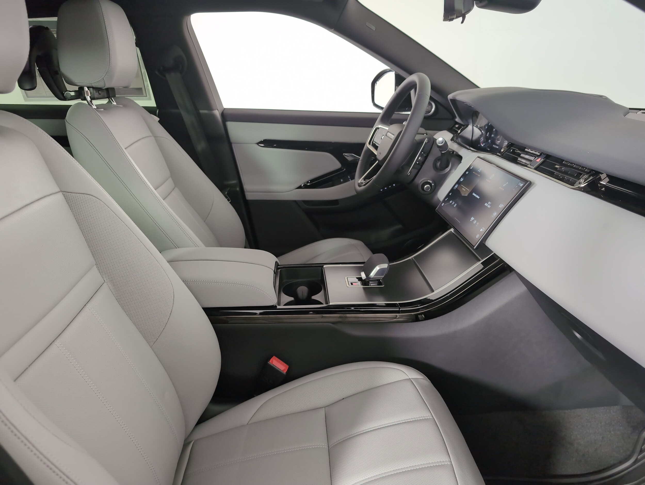 2026 Land Rover Range Rover Evoque S photo 3