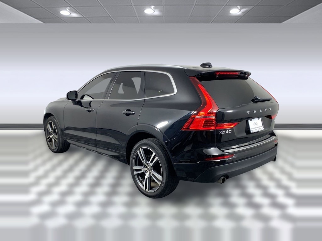 Used 2021 Volvo XC60 Momentum SUV