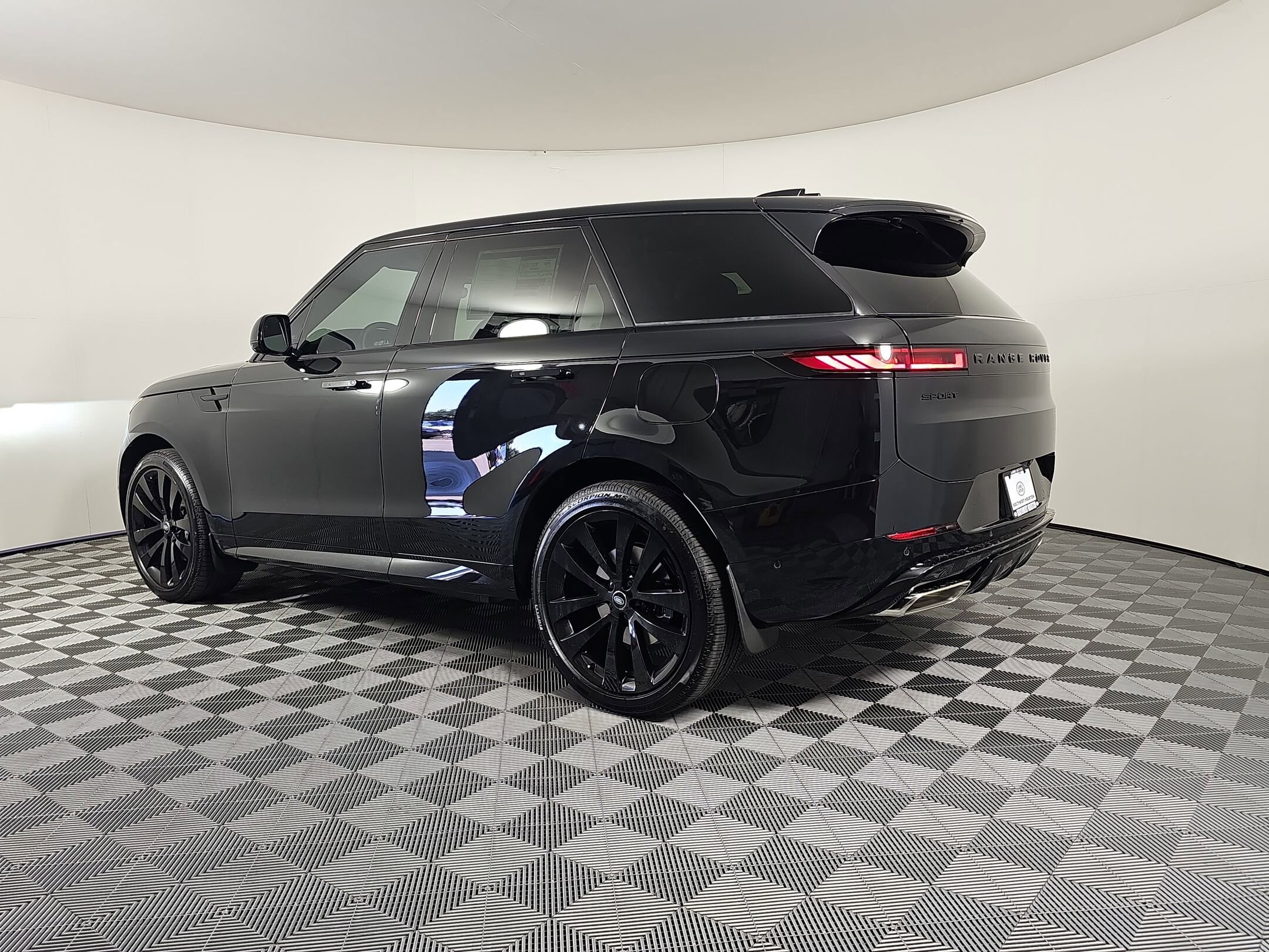 2025 Land Rover Range Rover Sport SE photo 3