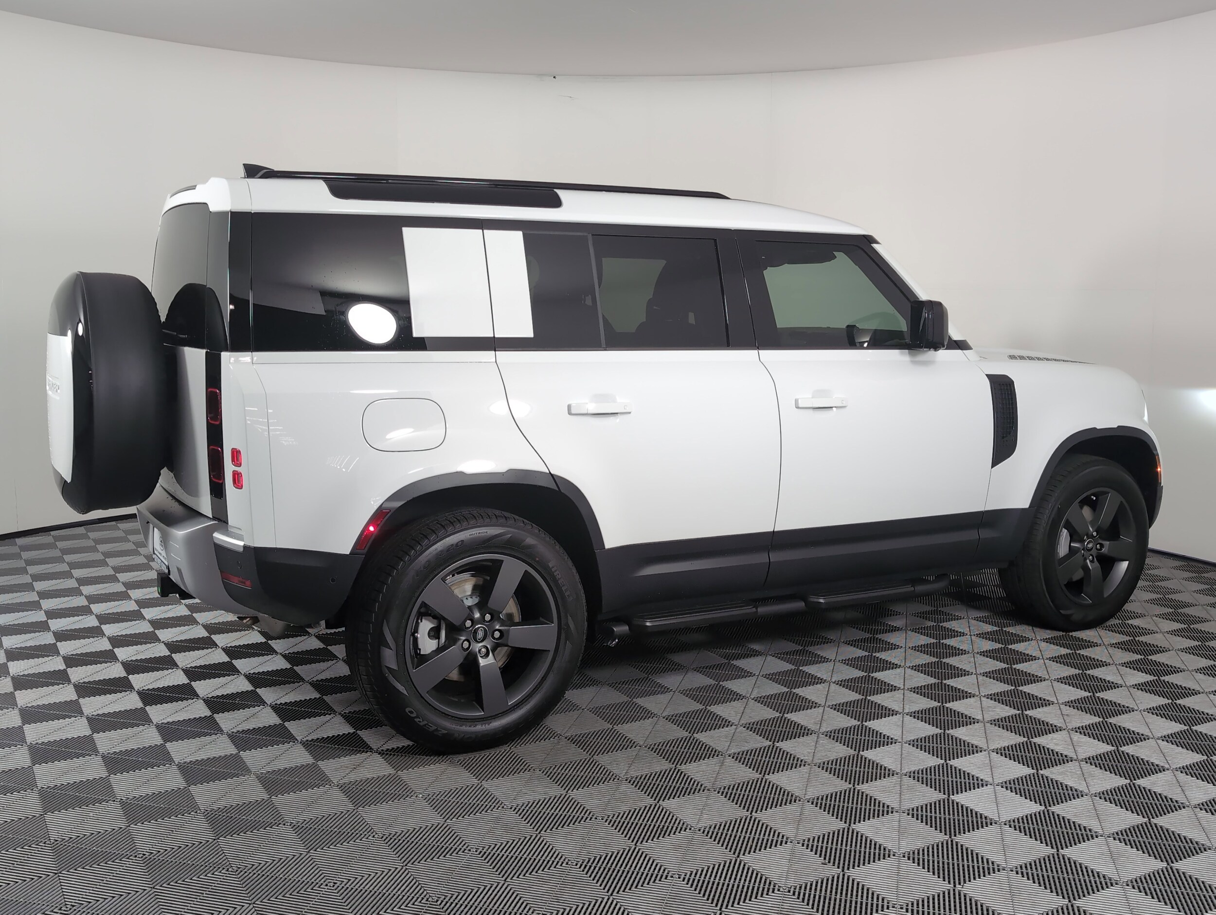 2025 Land Rover Defender S photo 2