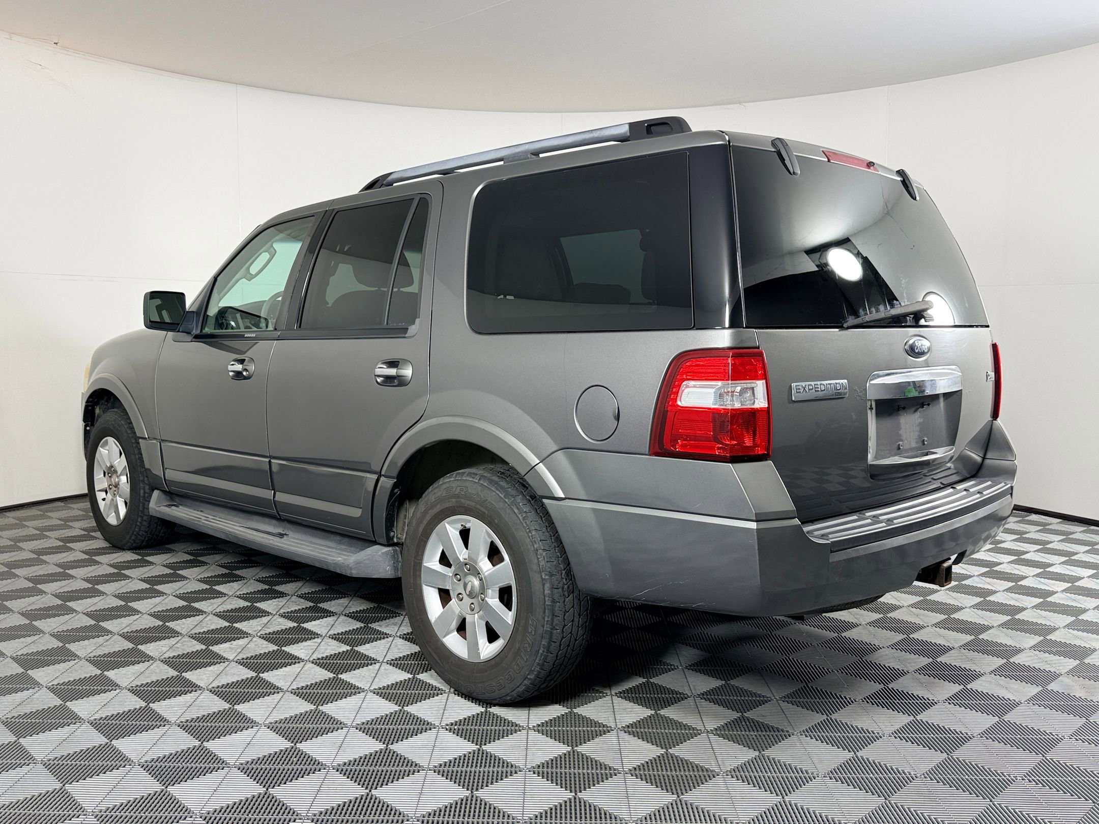 2010 Ford Expedition XLT photo 3