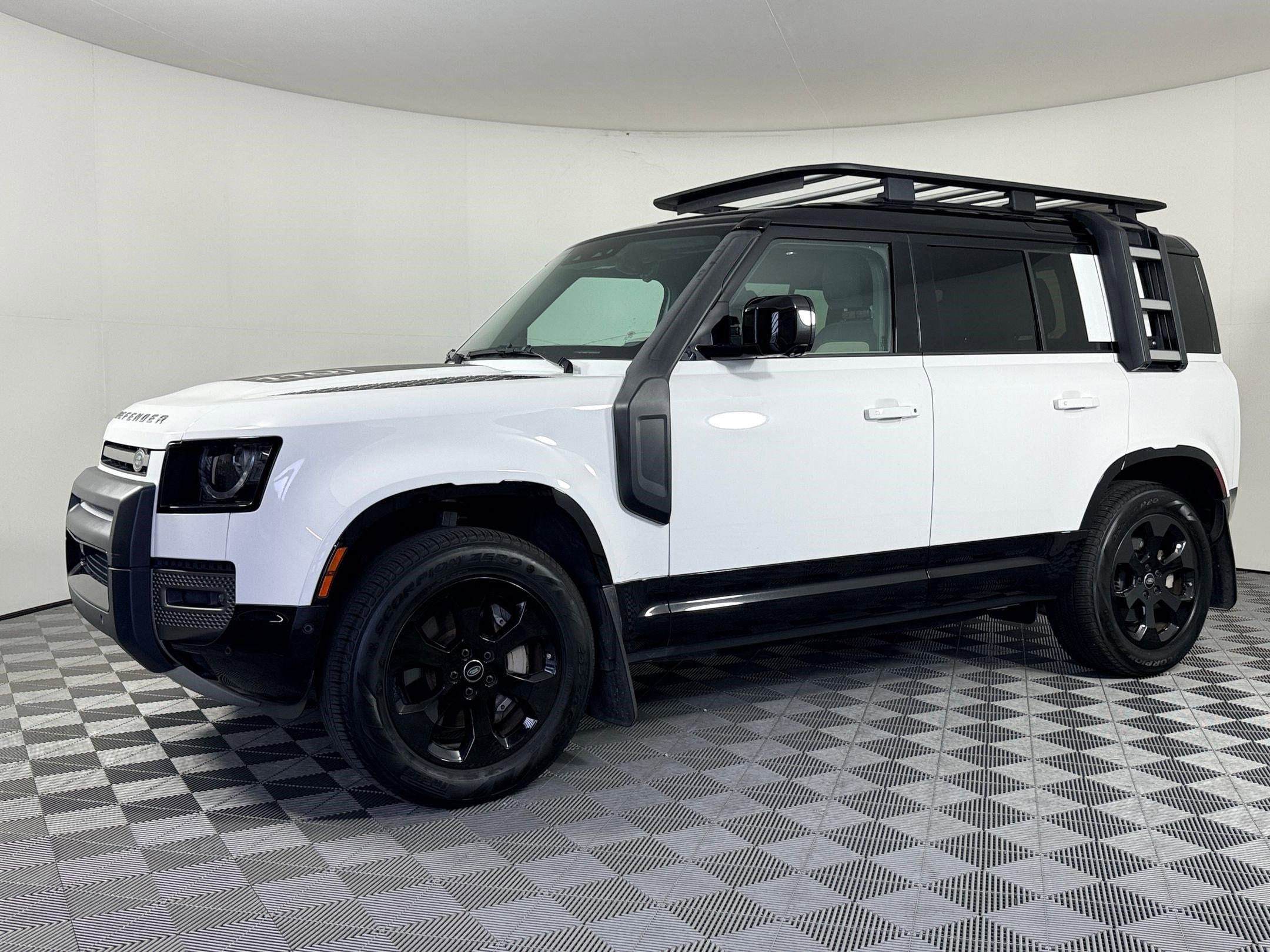 2023 Land Rover Defender X-Dynamic SE's photo