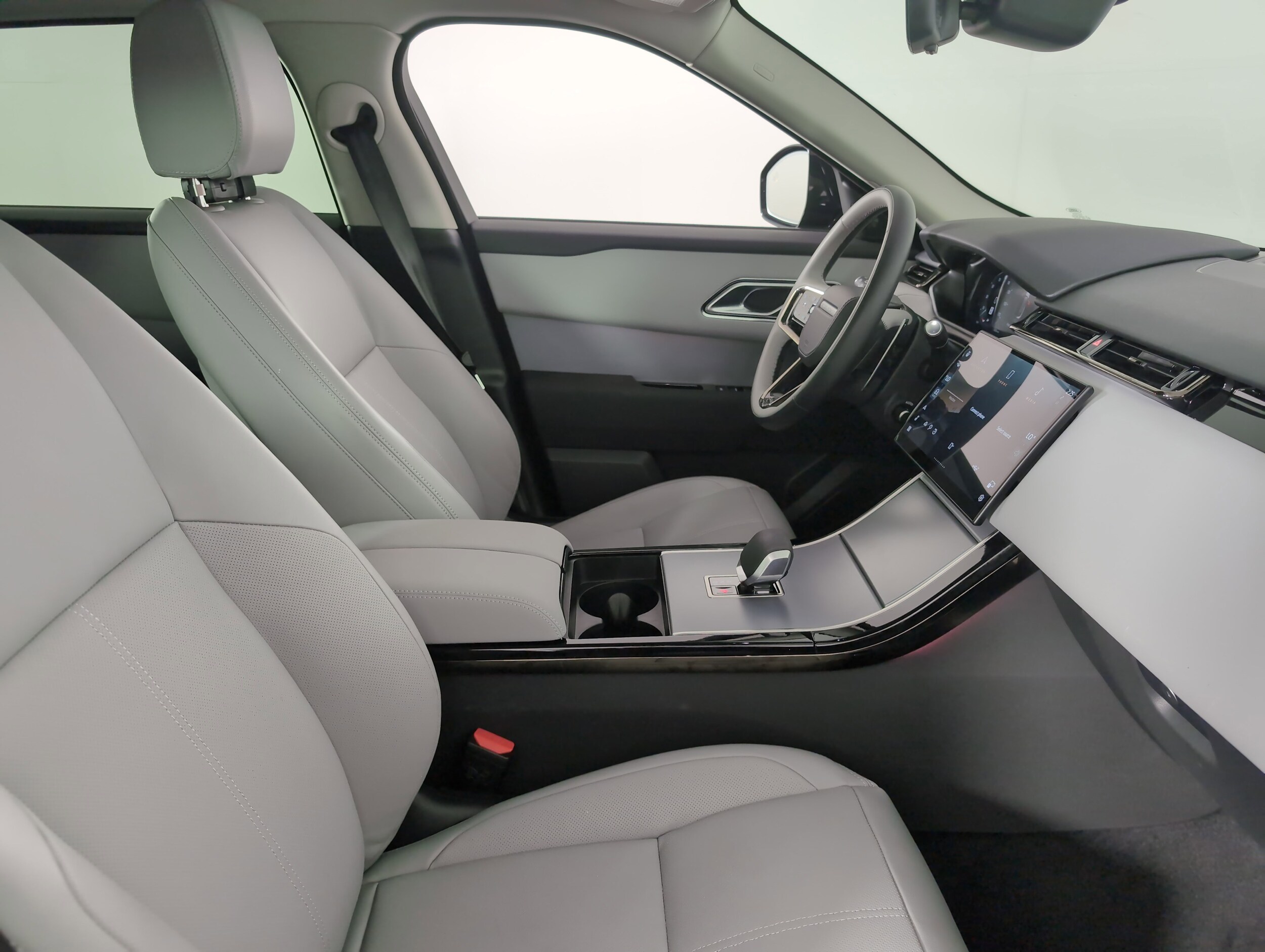 2025 Land Rover Range Rover Velar S photo 3