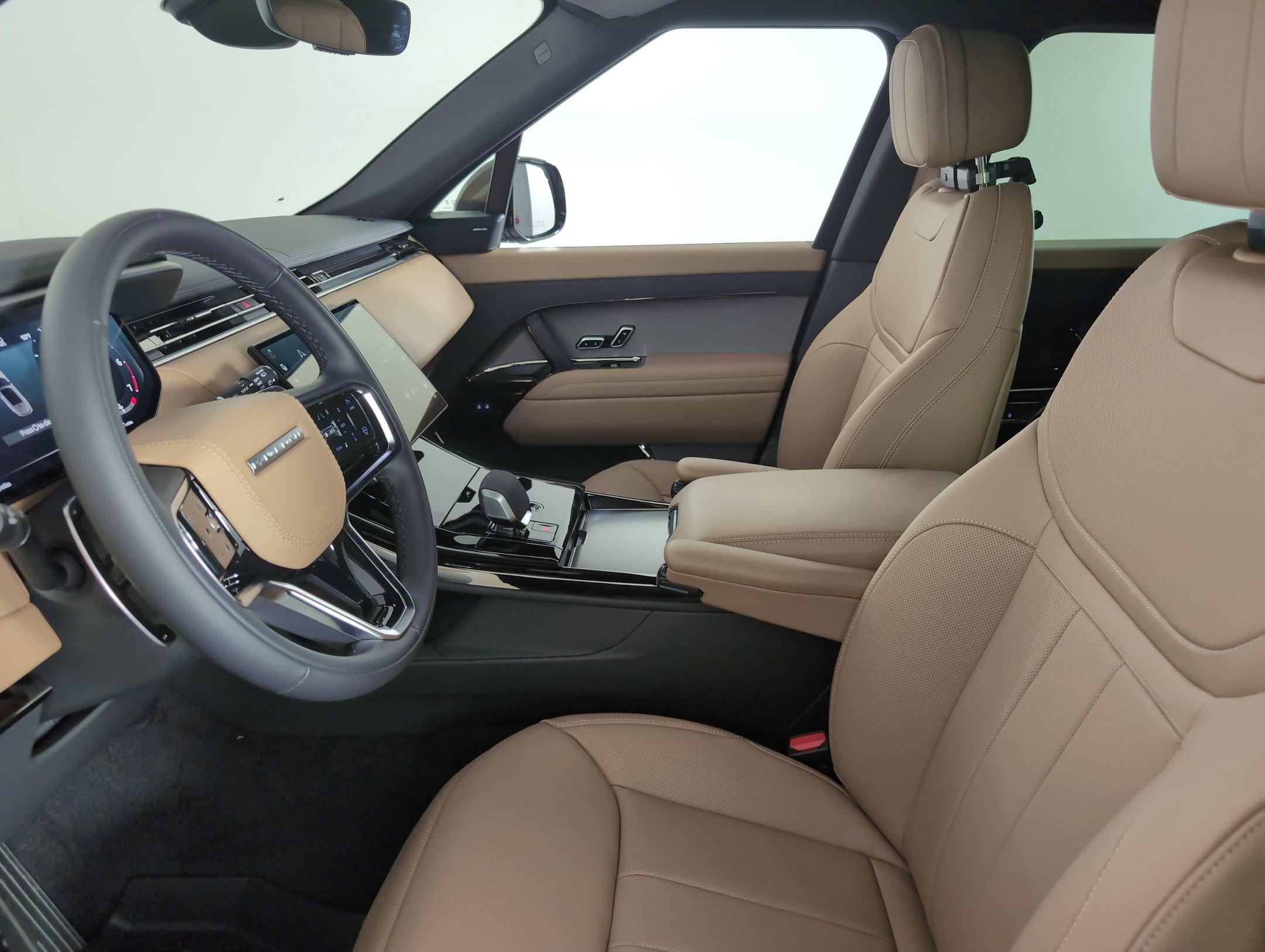2025 Land Rover Range Rover Sport P360 SE photo 3