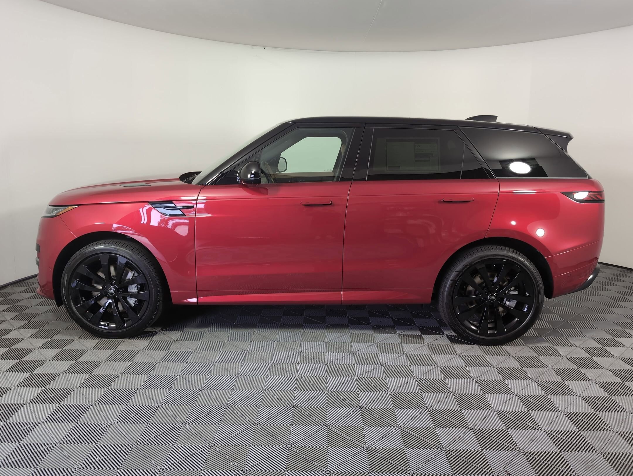 2025 Land Rover Range Rover Sport P530 Dynamic SE photo 2