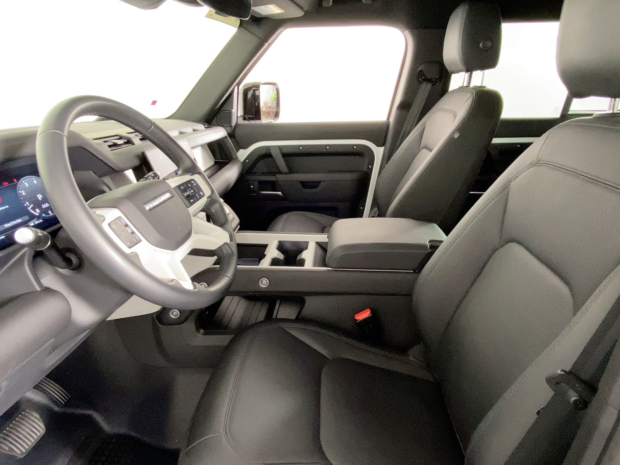 2025 Land Rover Defender 110 S photo 3