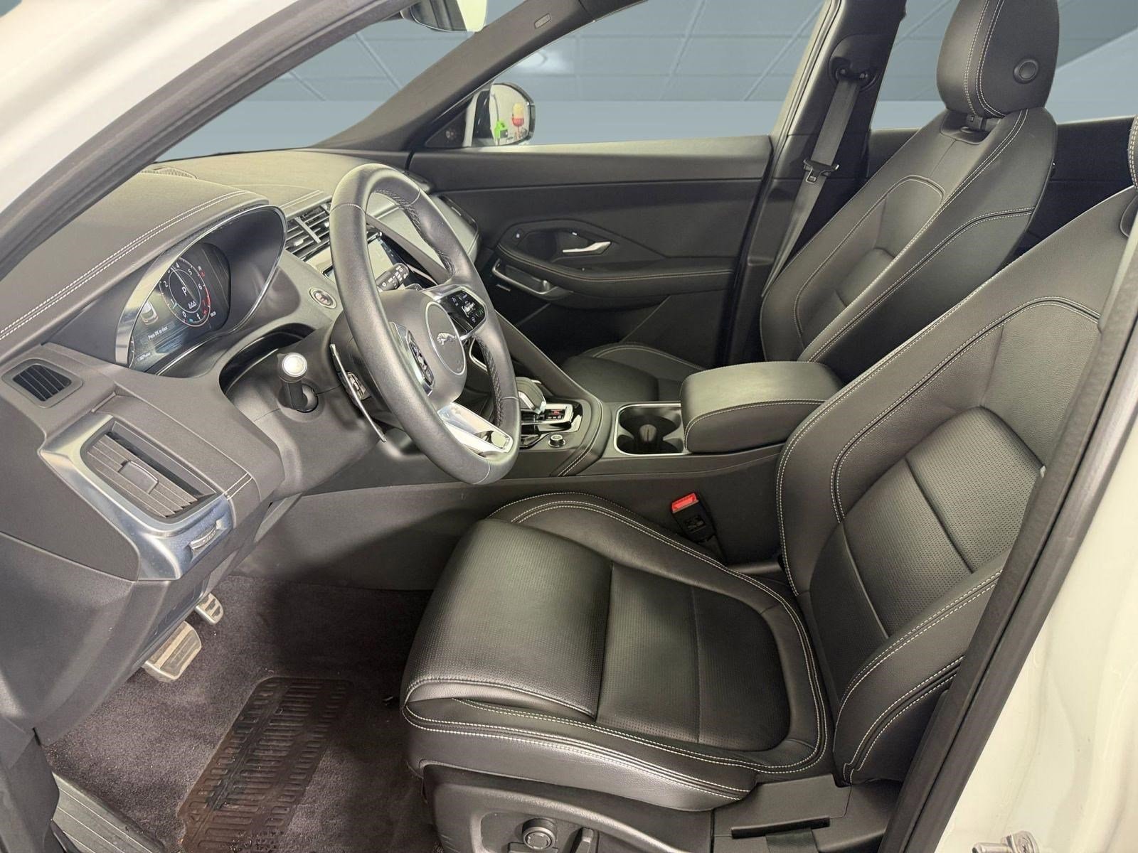 E-PACE R-Dynamic SE SUV