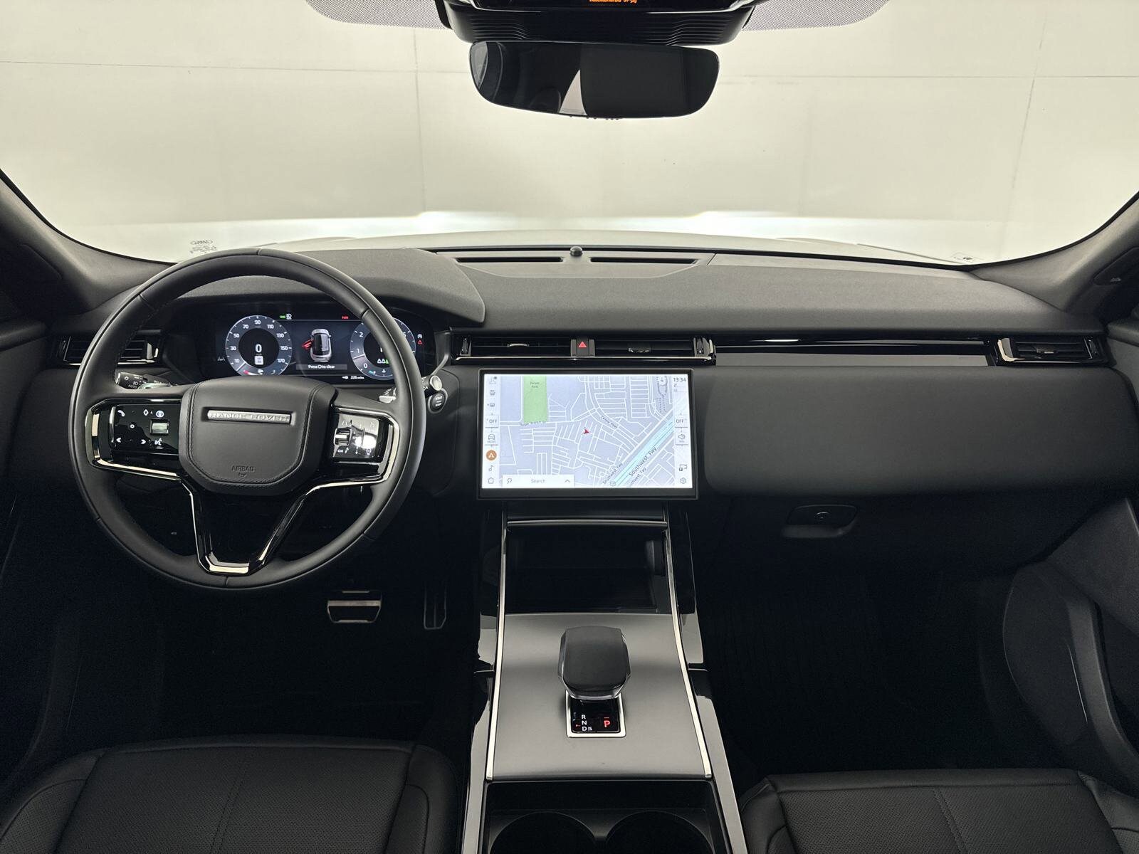 2025 Land Rover Range Rover Velar SE photo 4