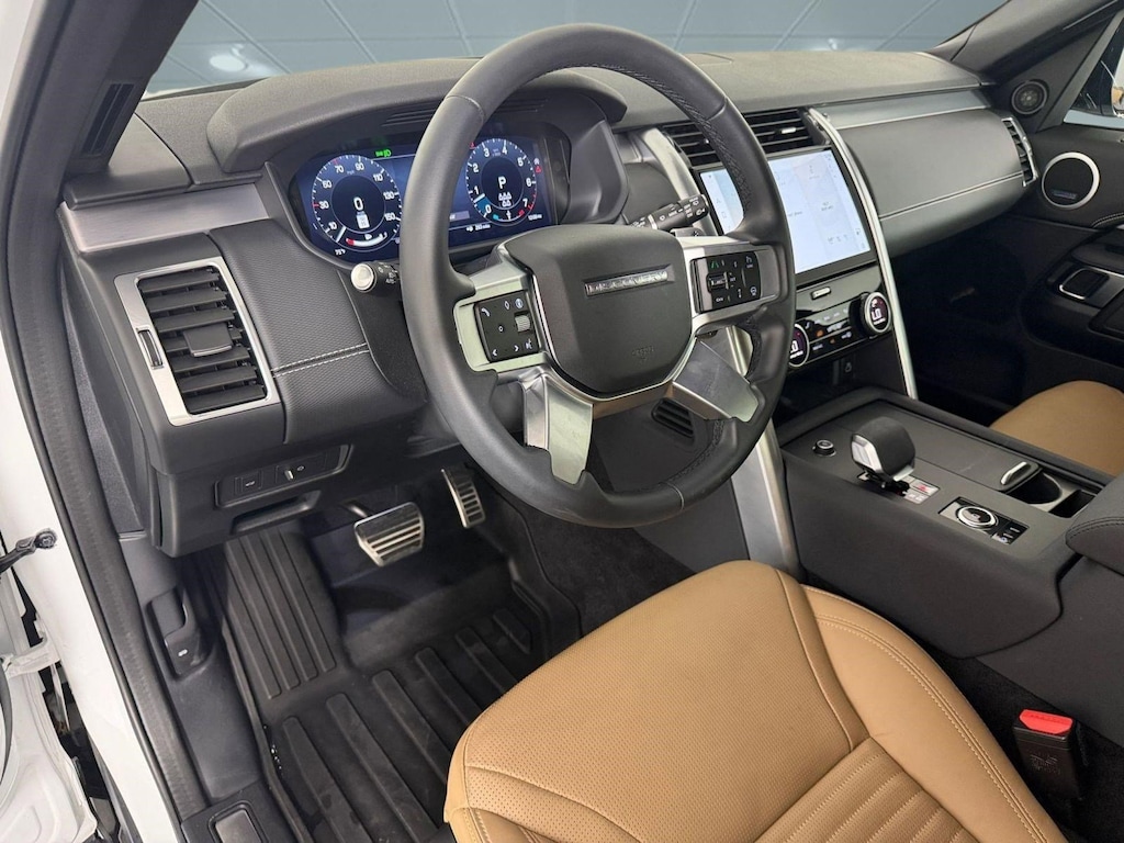 Certified 2025 Land Rover Discovery Dynamic SE SUV