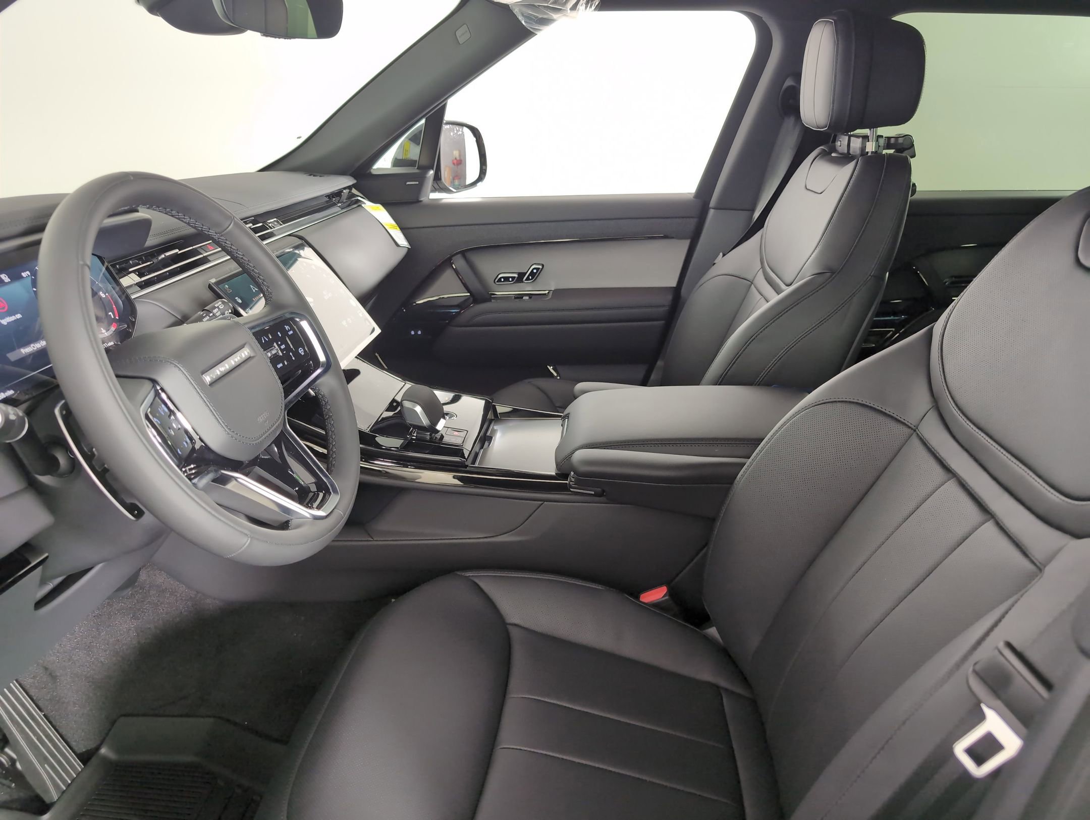 2025 Land Rover Range Rover Sport P360 SE photo 4