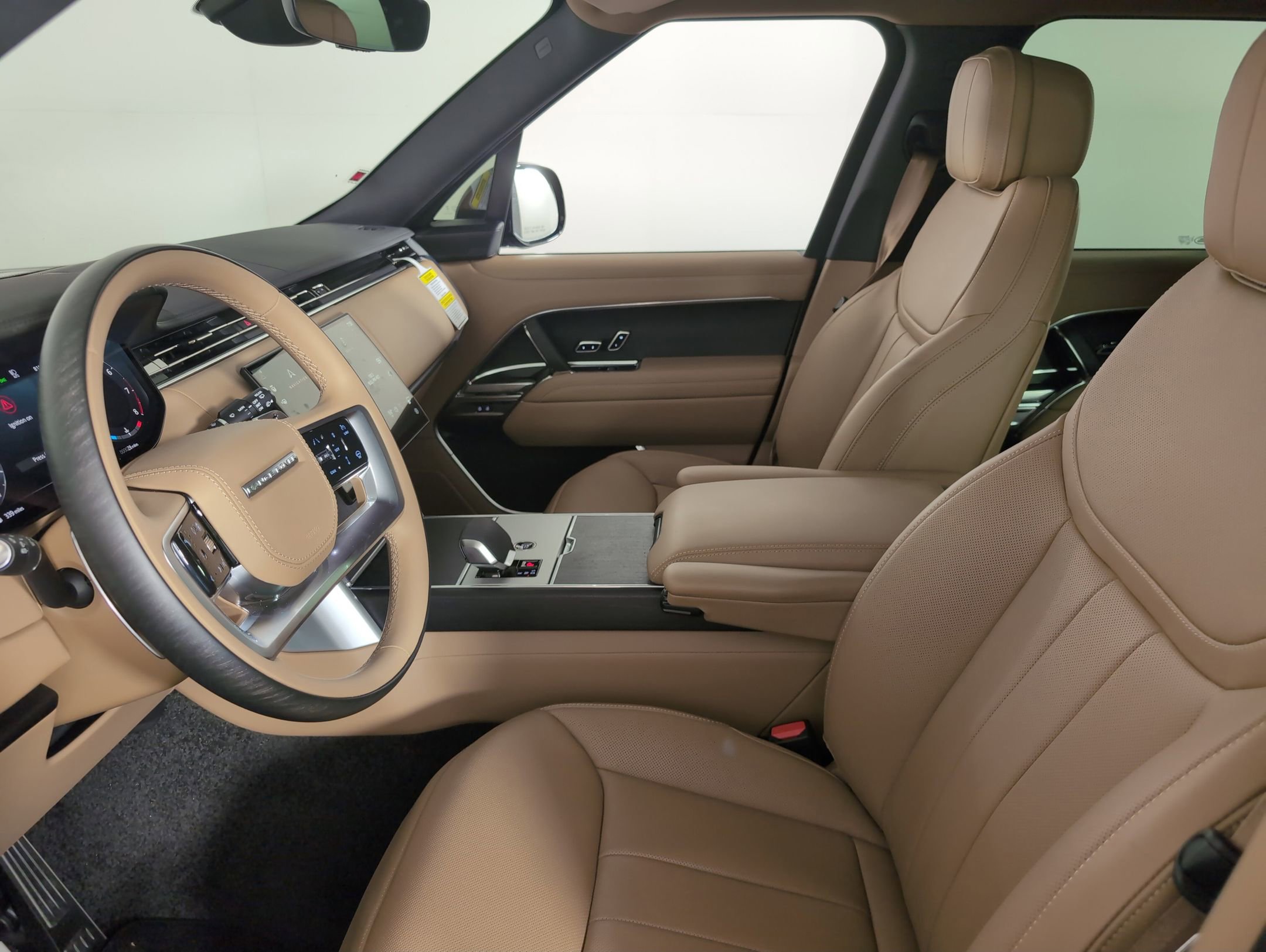 2025 Land Rover Range Rover SE photo 2