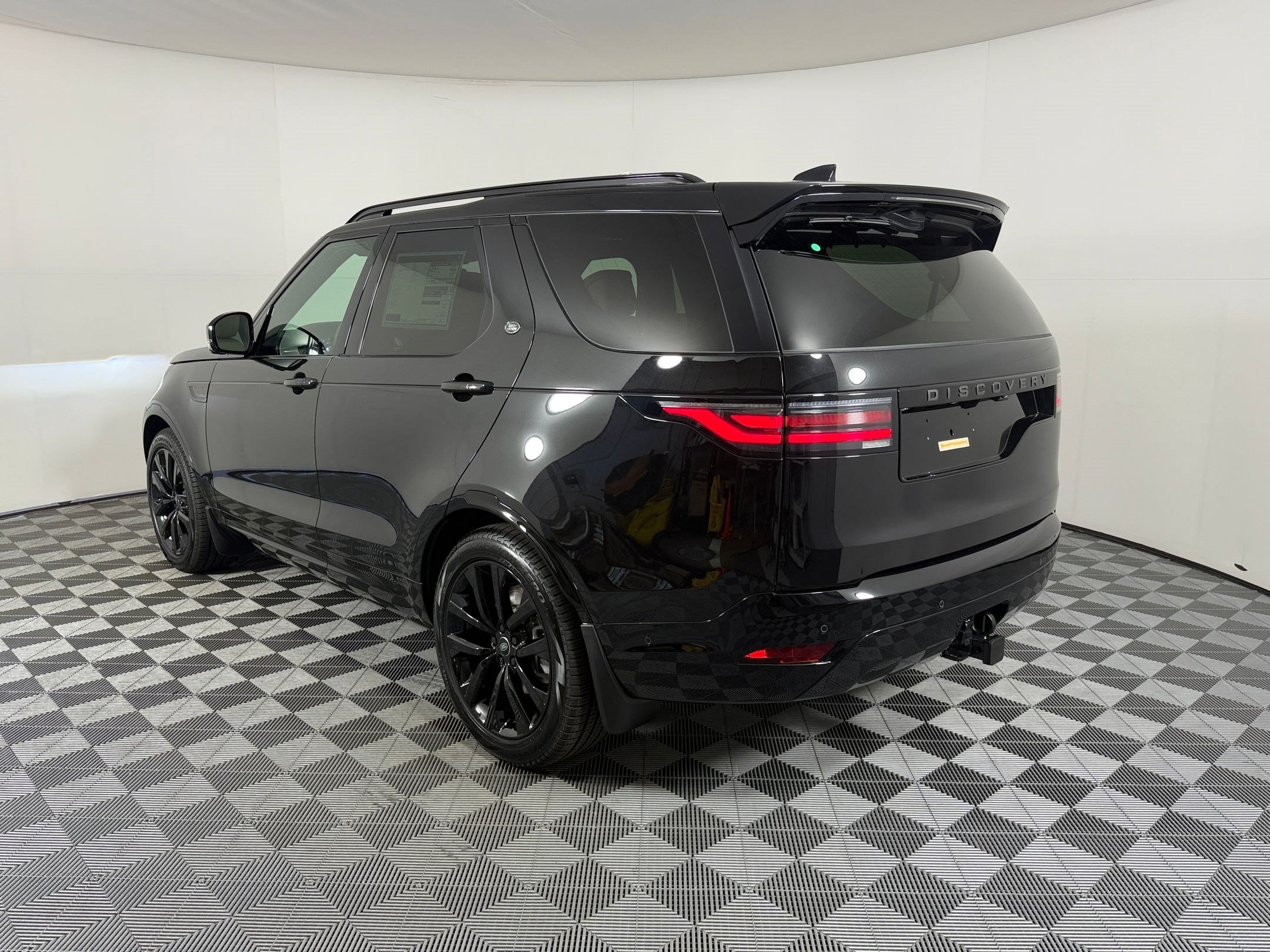 Discovery Dynamic SE SUV