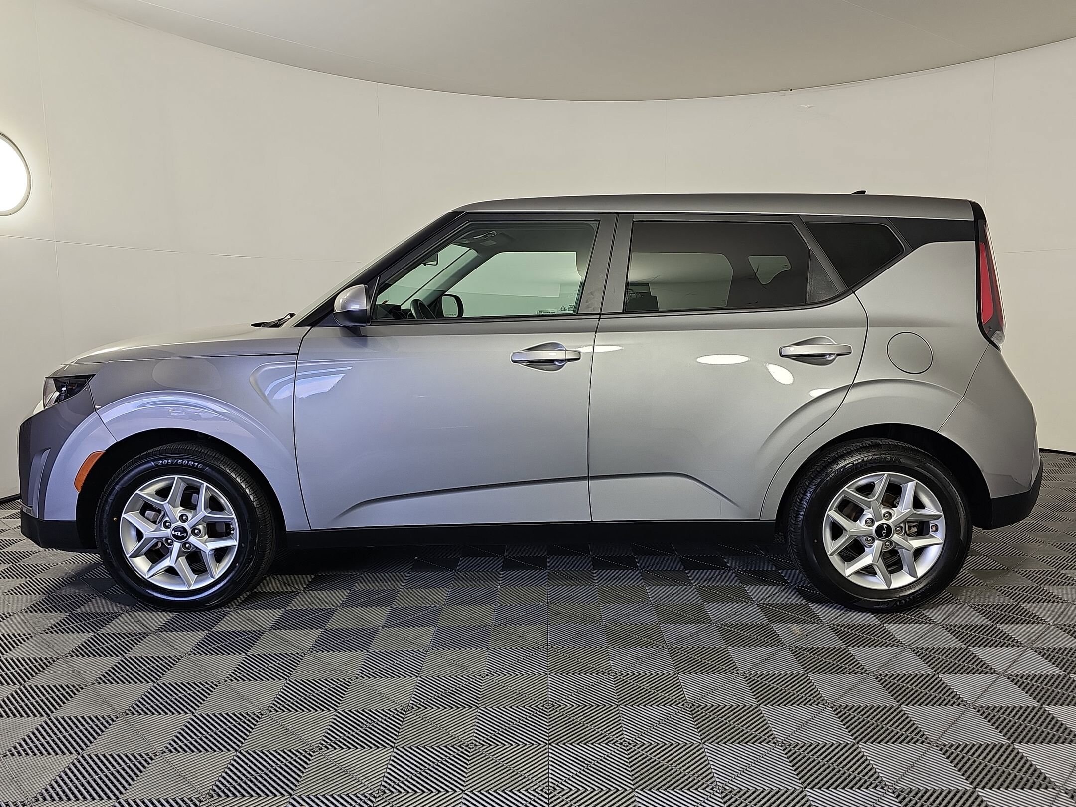 2023 Kia Soul LX photo 2