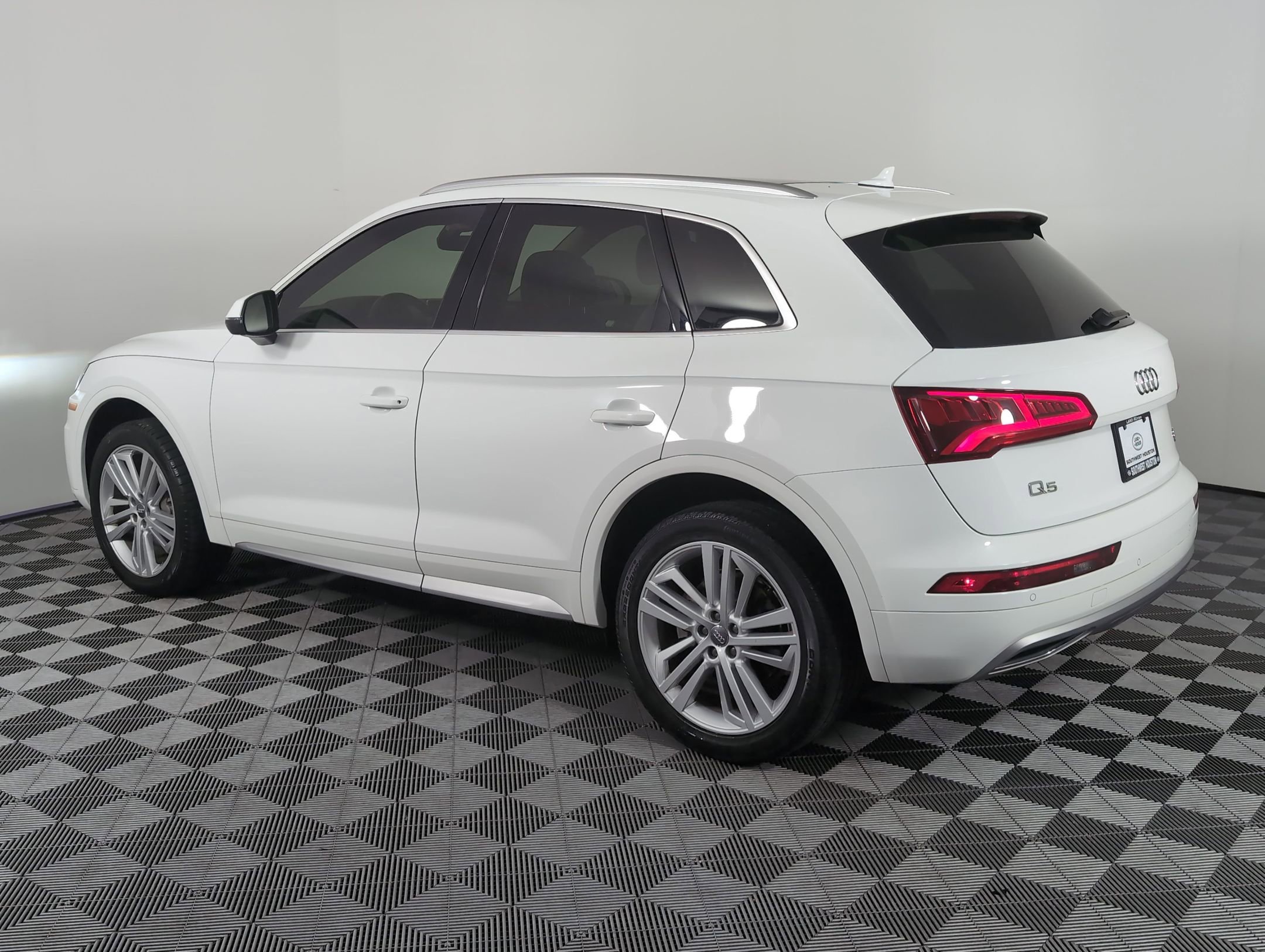 2018 Audi Q5 Premium Plus photo 2