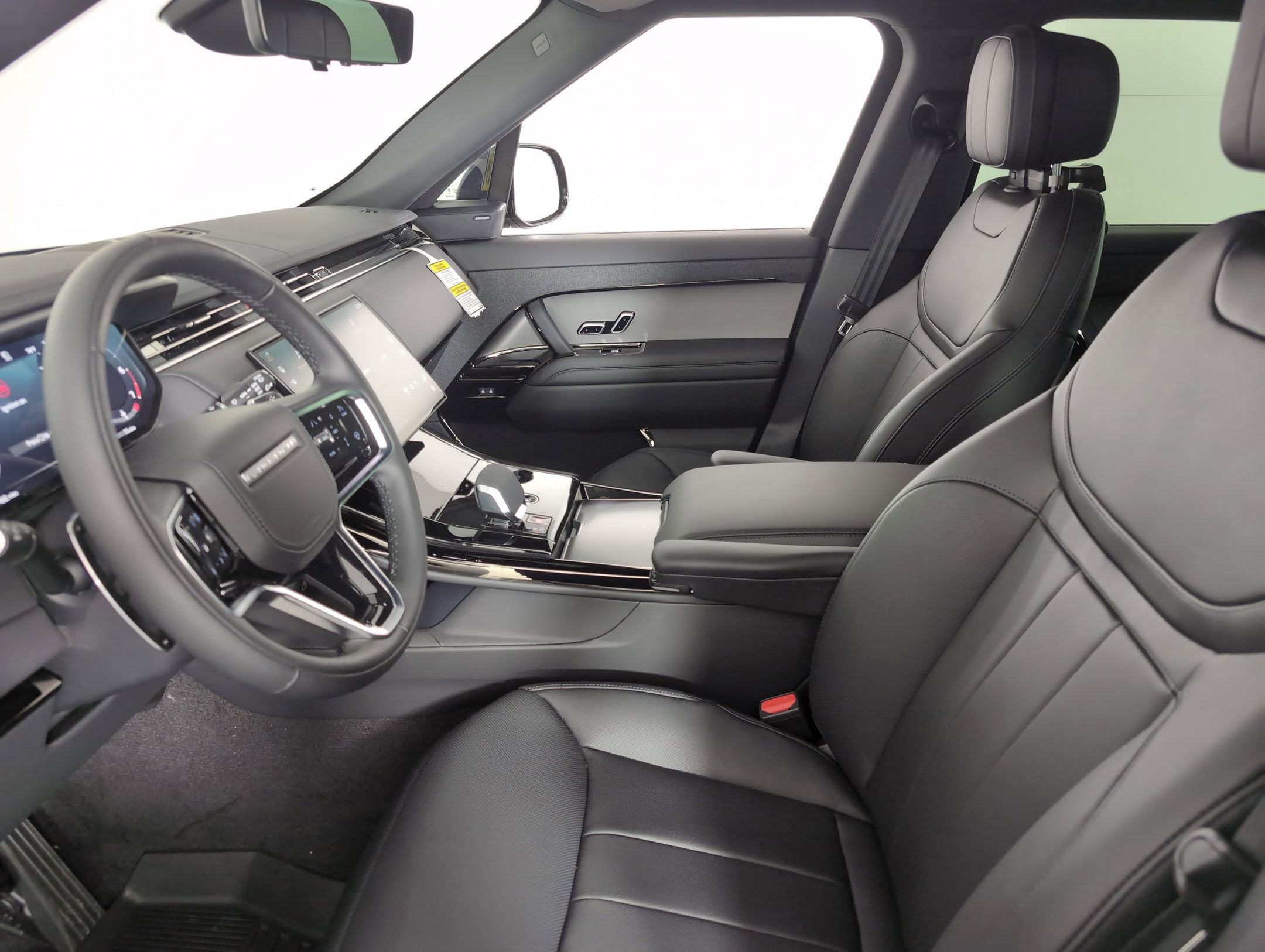 2025 Land Rover Range Rover Sport P360 SE photo 3