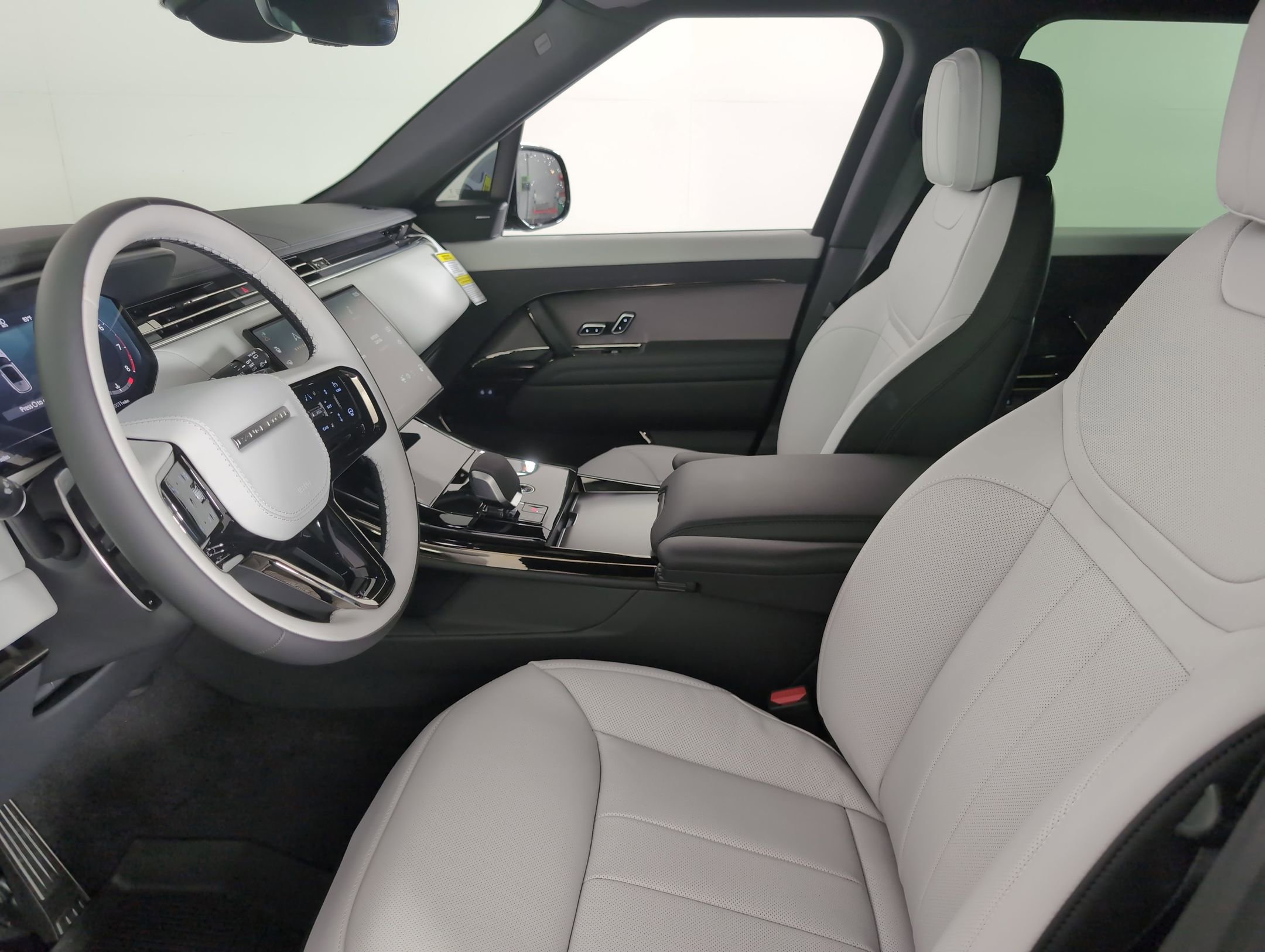 2025 Land Rover Range Rover Sport P530 Dynamic SE photo 4