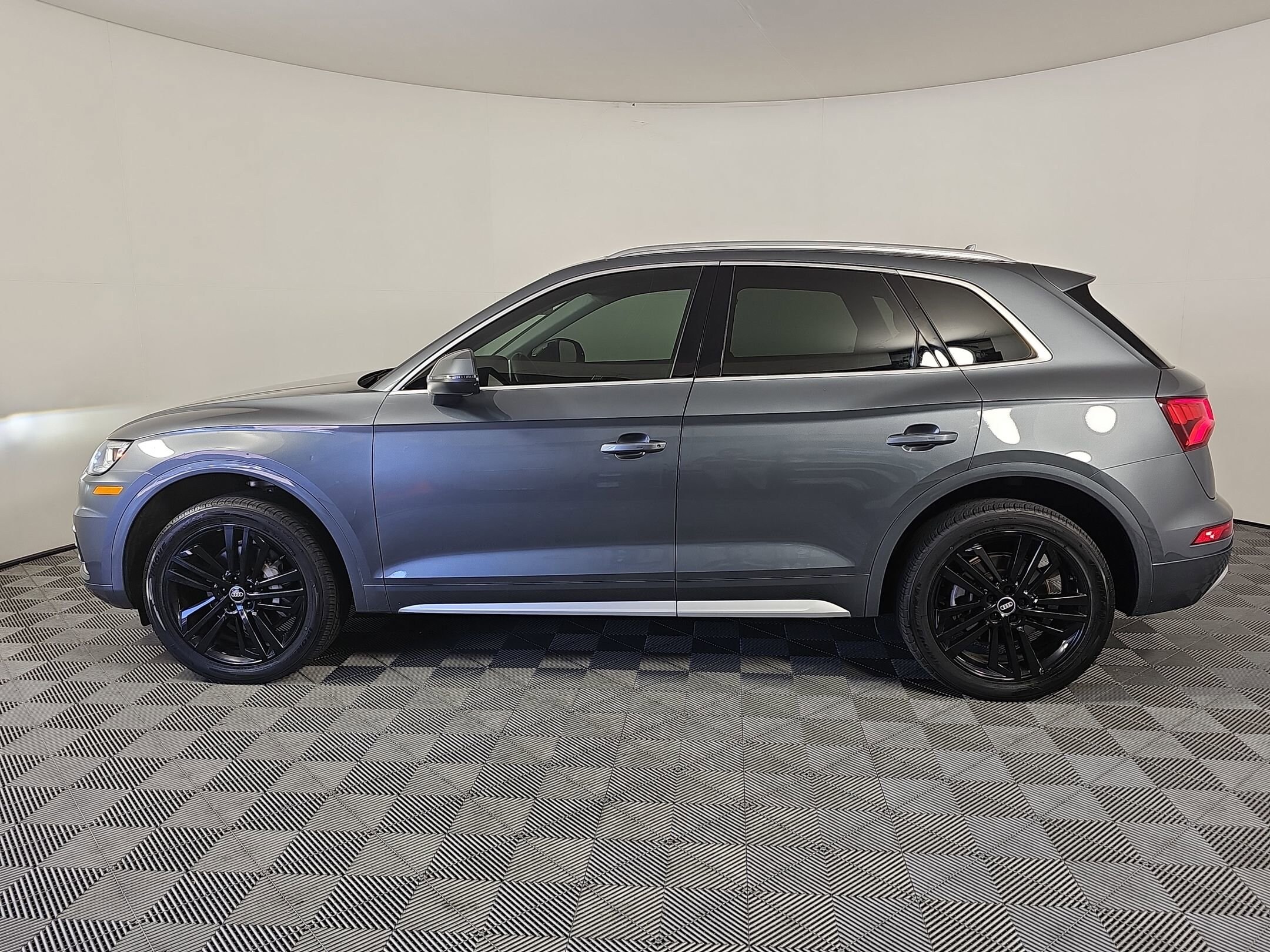 2018 Audi Q5 Premium Plus photo 2