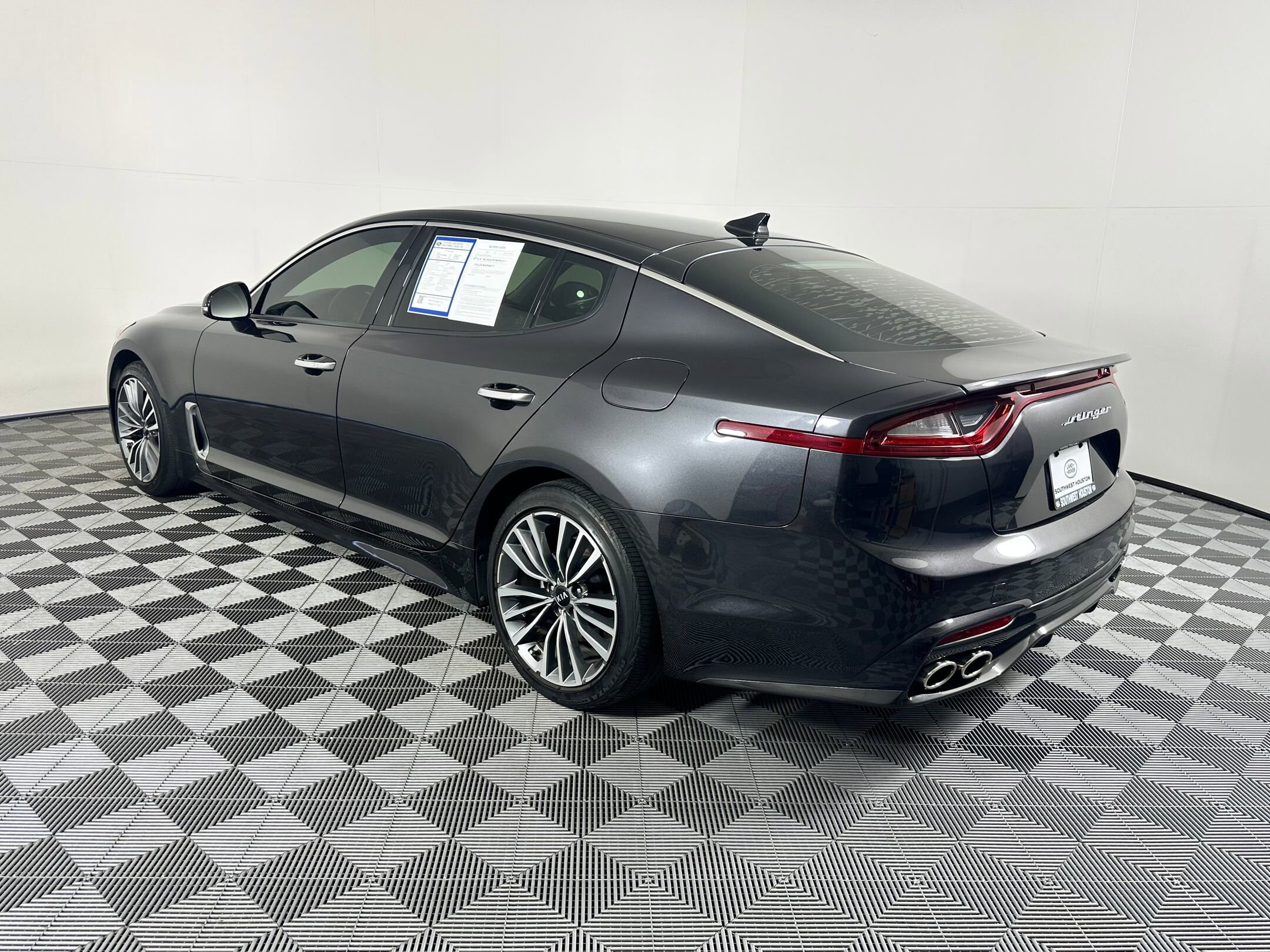 2019 Kia Stinger photo 3