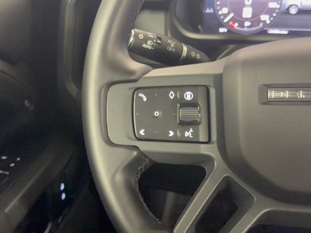 2024 Land Rover Defender X-Dynamic SE - Photo 21