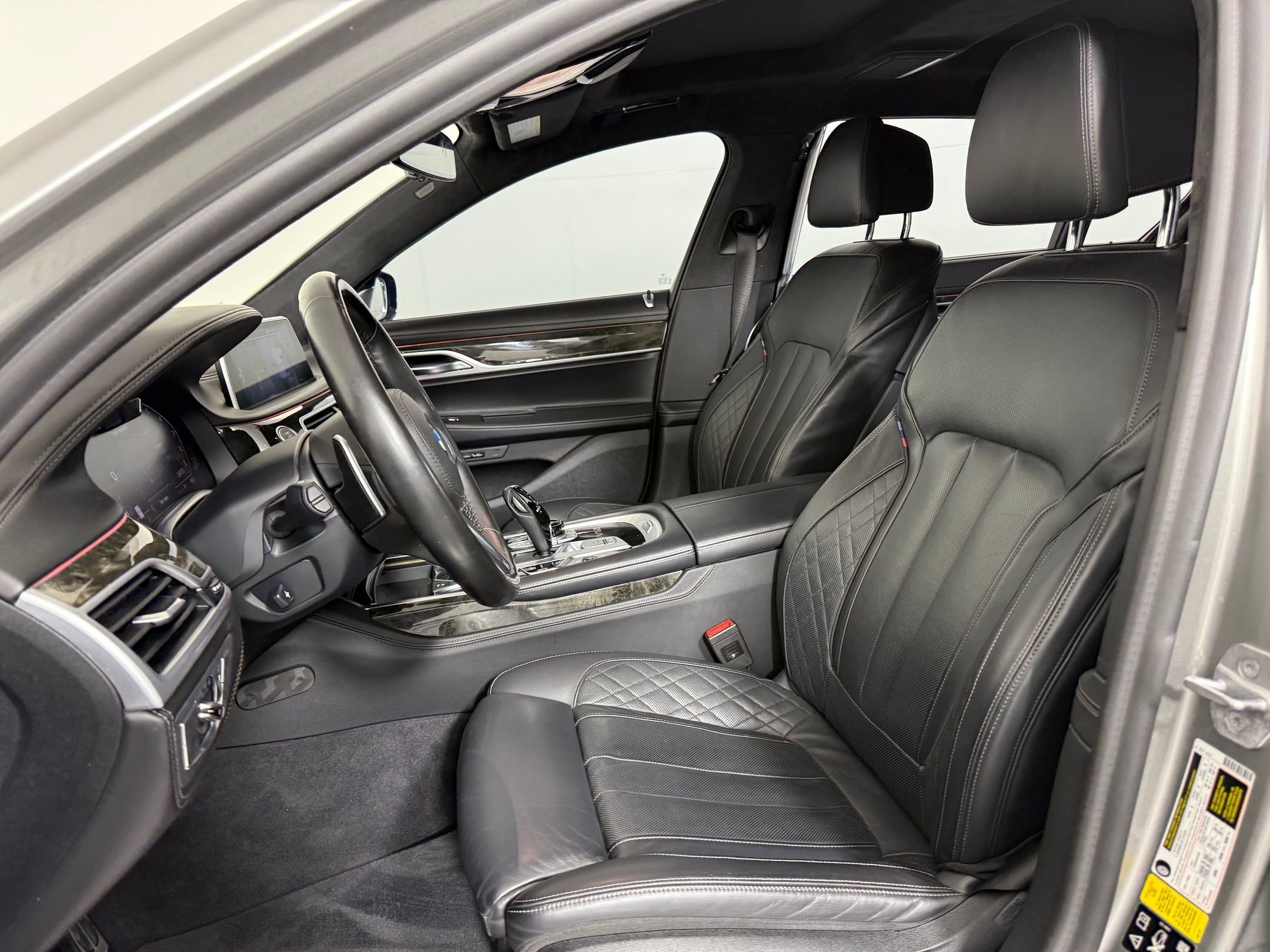 2020 Bmw M760i photo 2