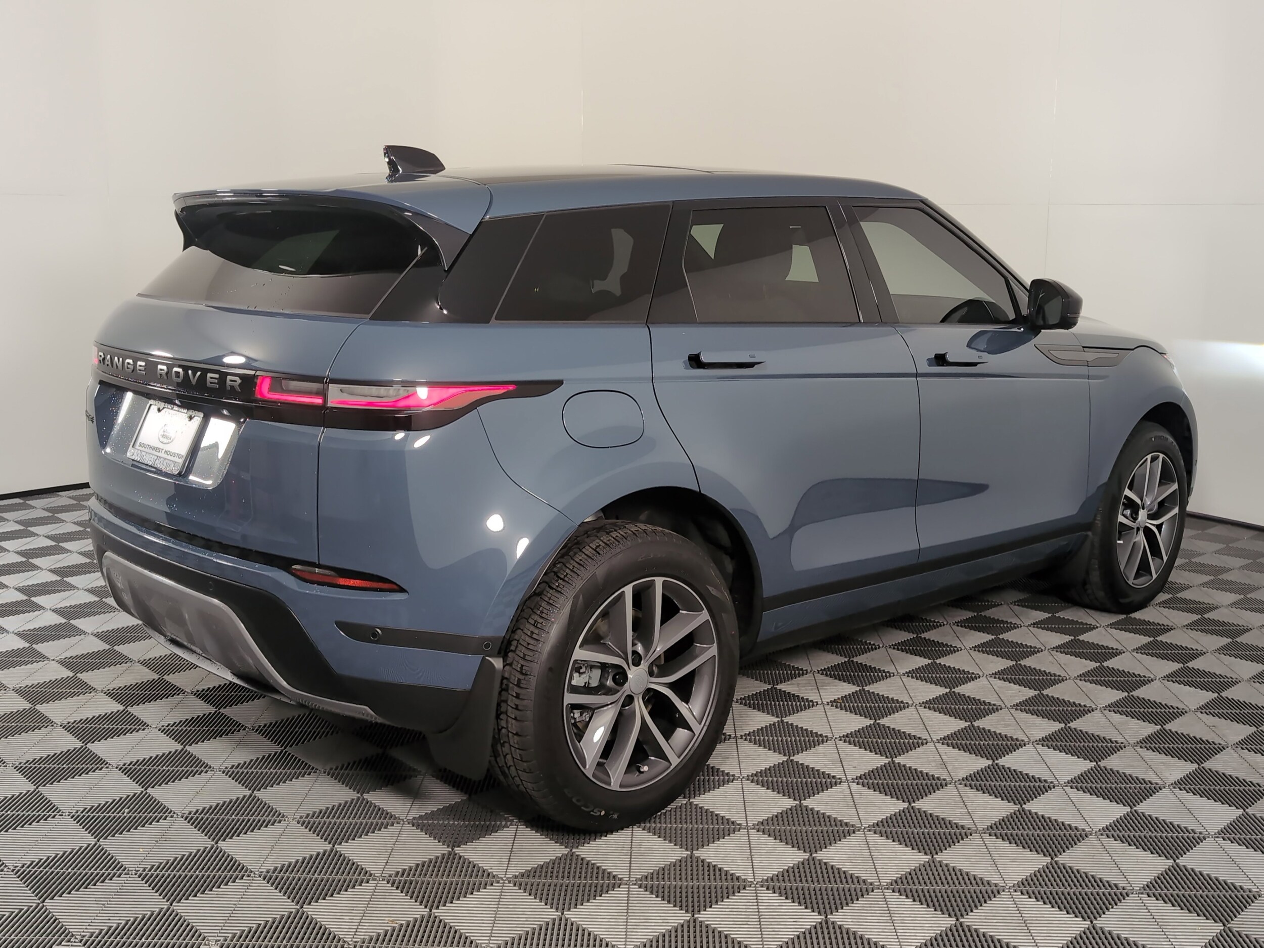 2026 Land Rover Range Rover Evoque S photo 2
