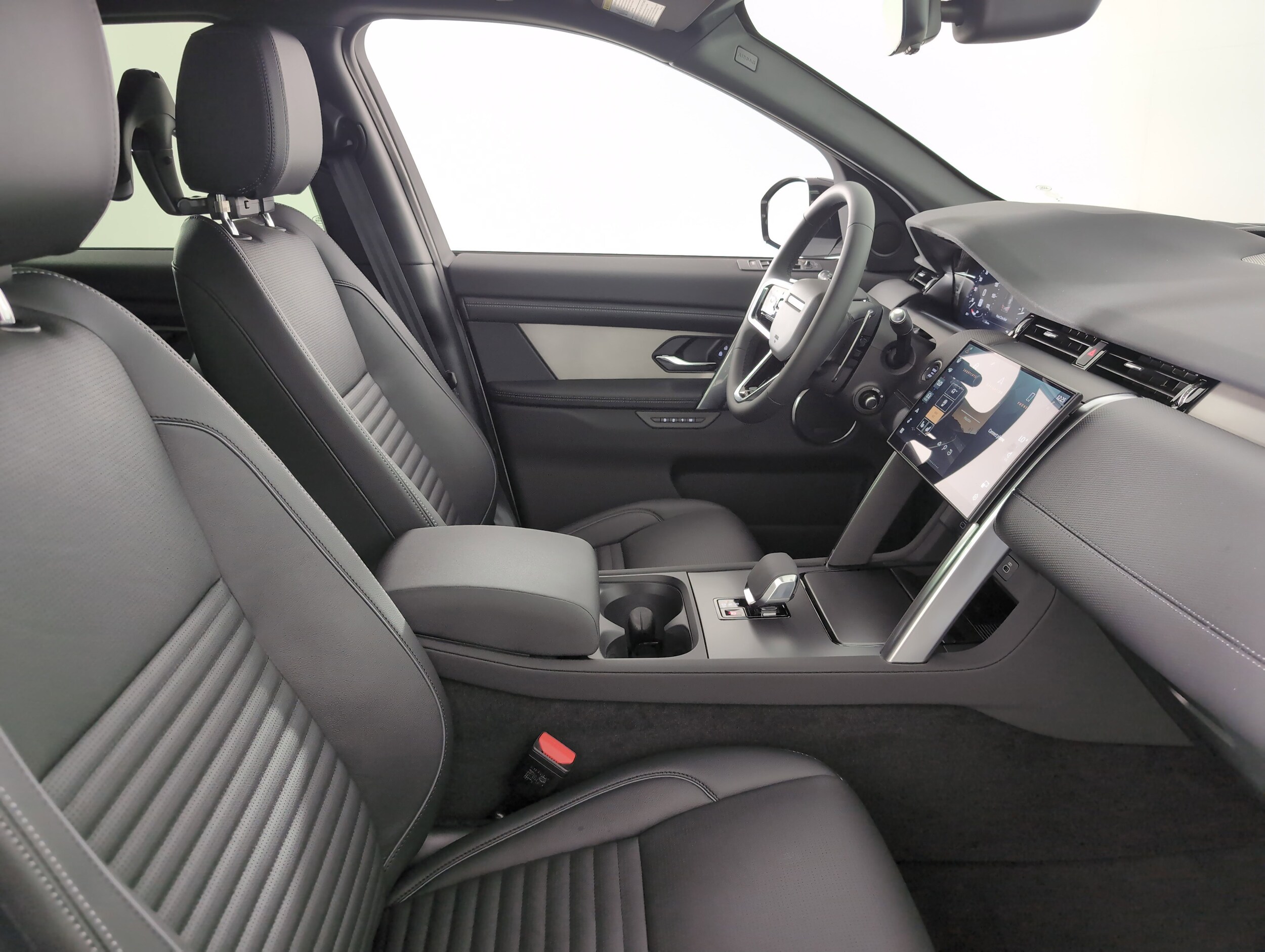 2025 Land Rover Discovery Sport Dynamic SE photo 2
