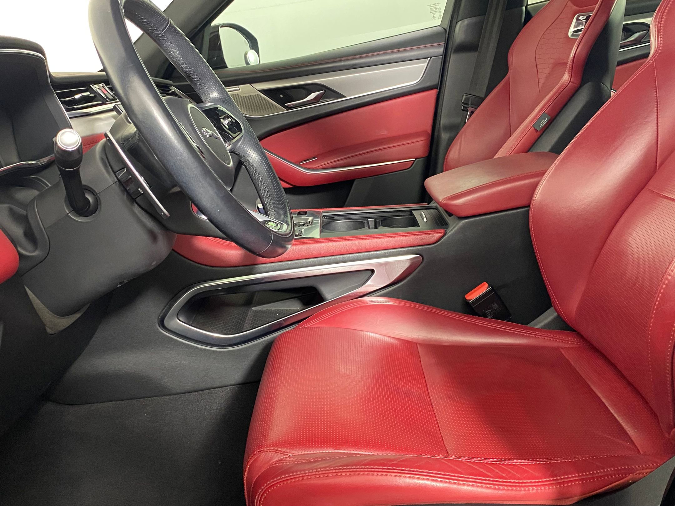 2021 Jaguar F-PACE P400 R-Dynamic S photo 4