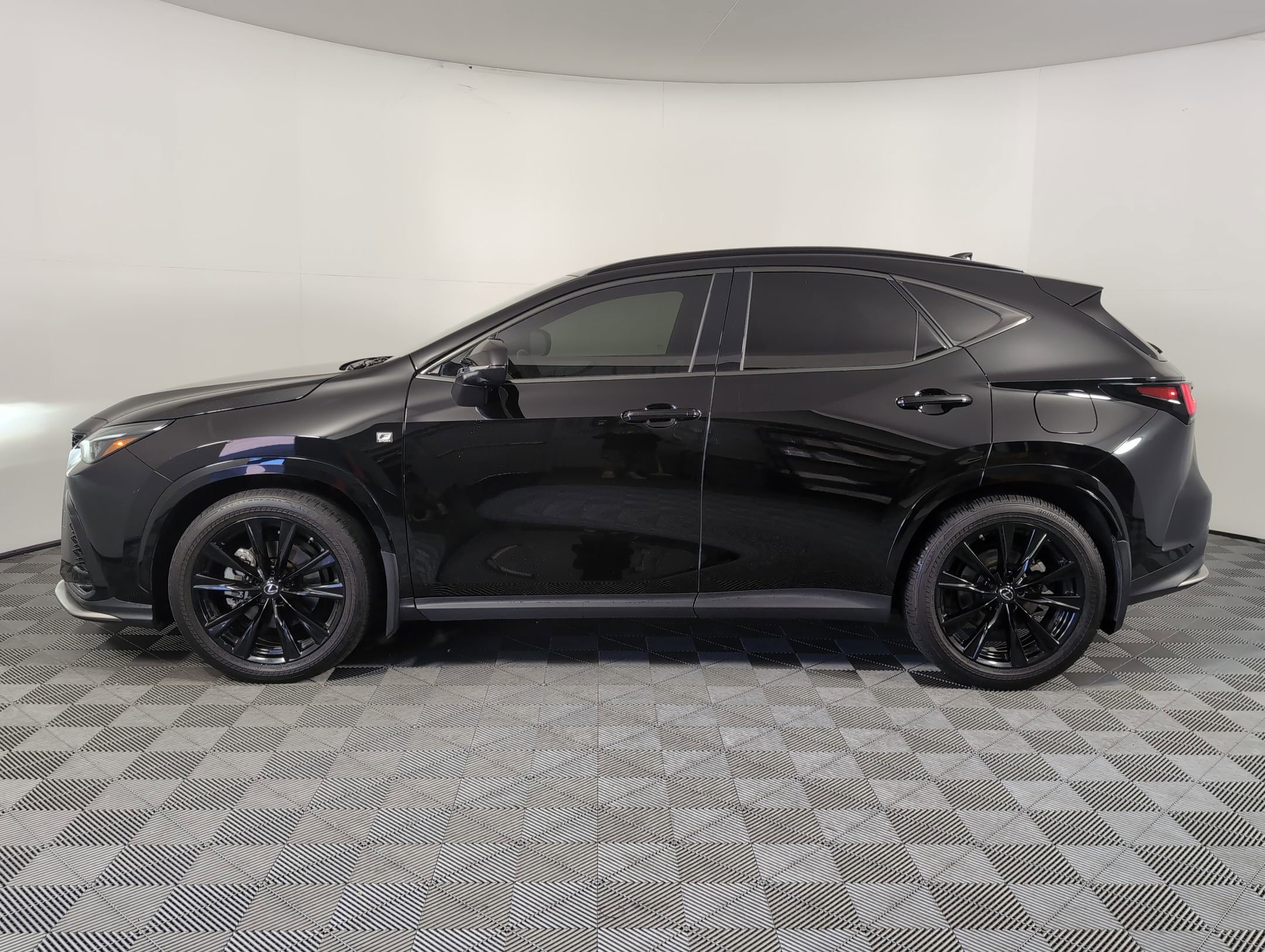 2023 Lexus NX 350 F SPORT Handling photo 2