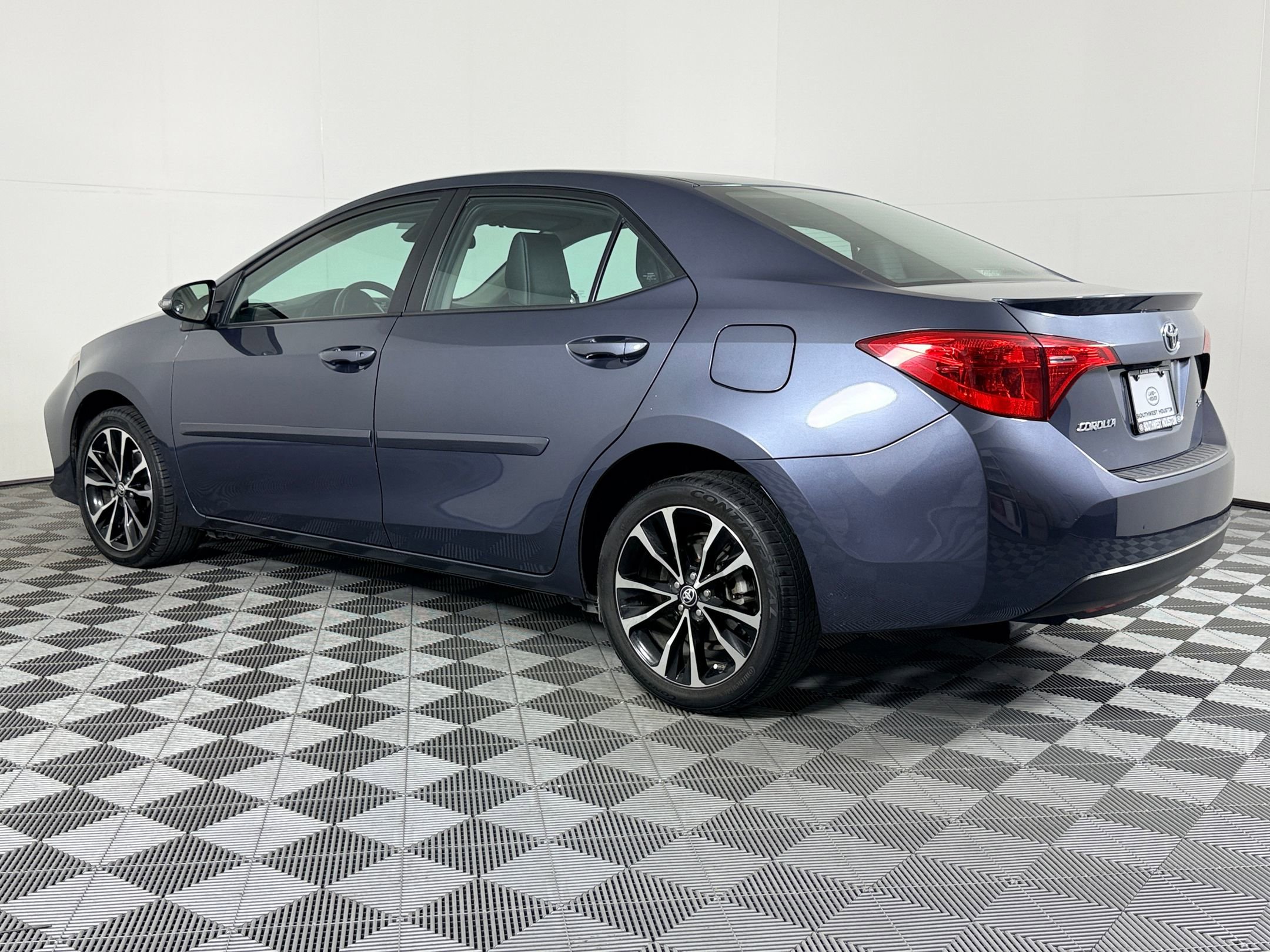 2018 Toyota Corolla SE photo 3