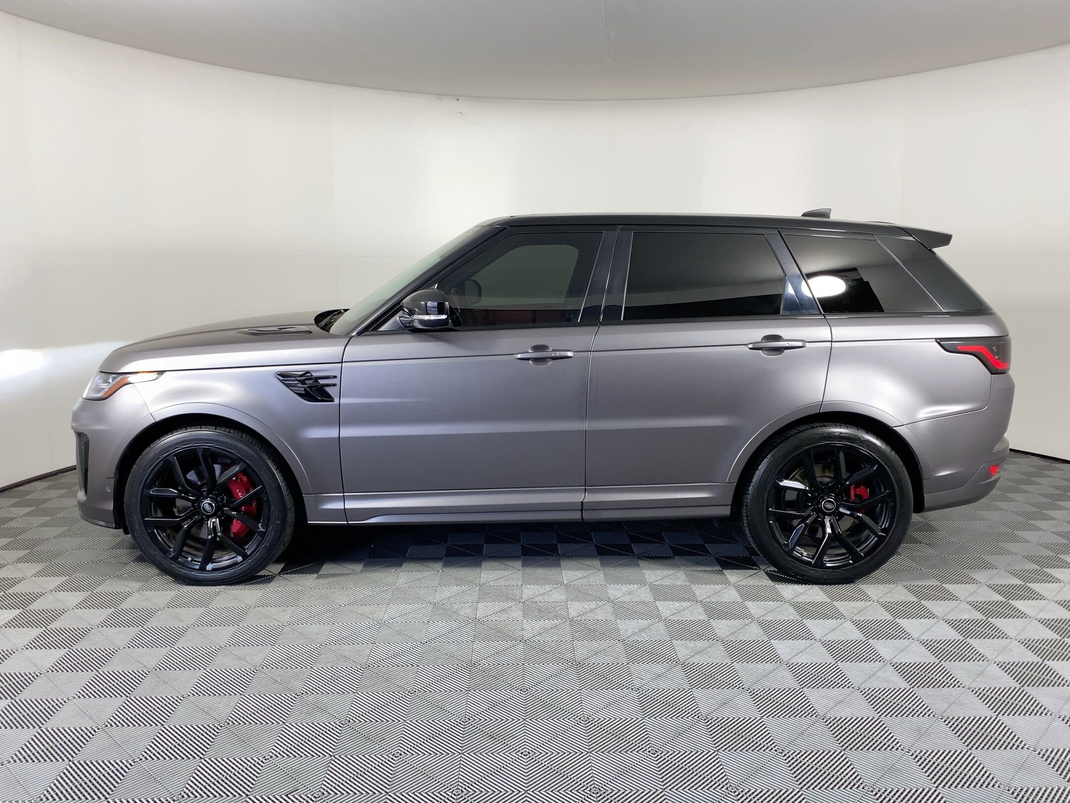 2022 Land Rover Range Rover Sport SVR photo 2