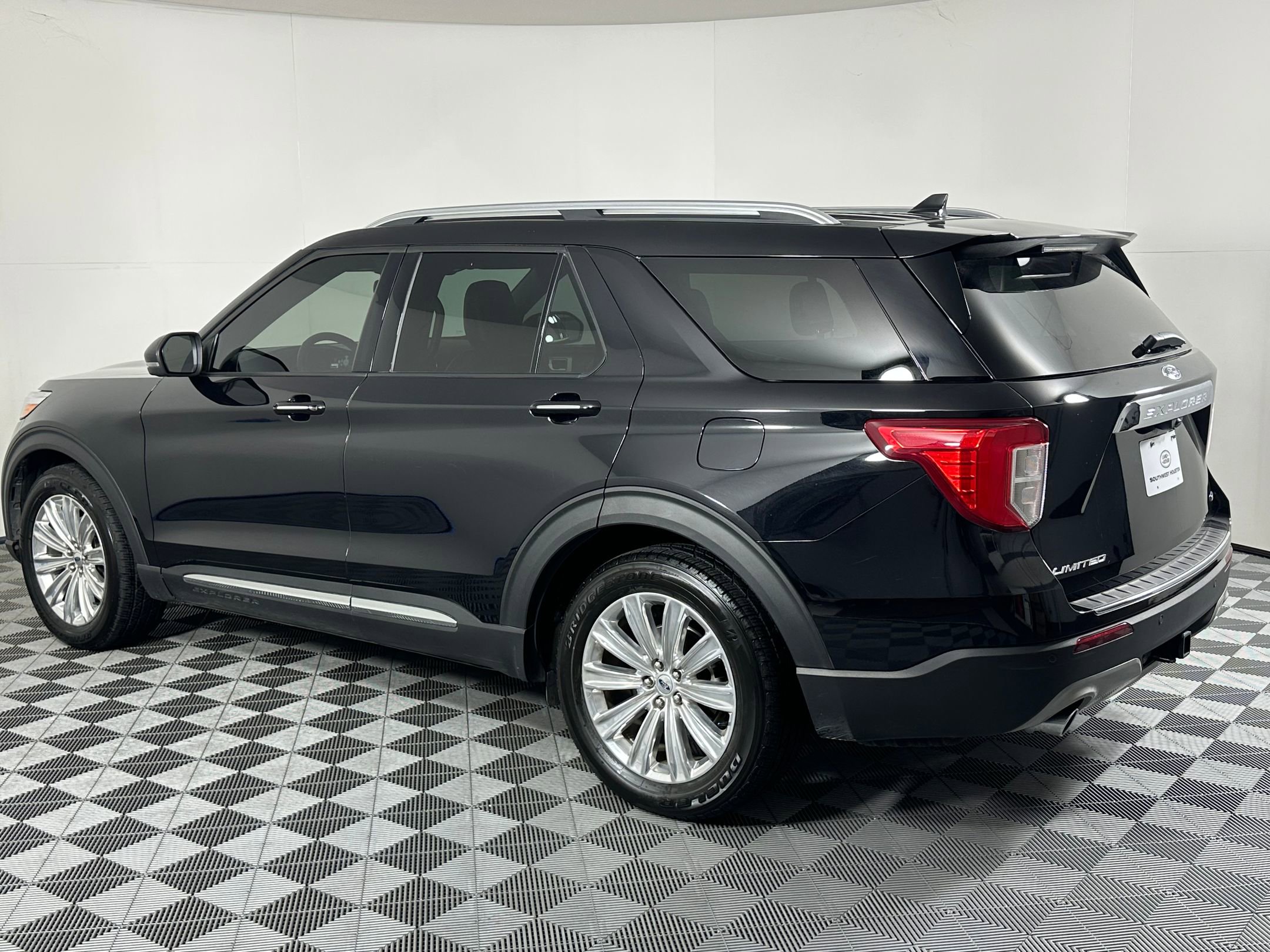2020 Ford Explorer Limited photo 2