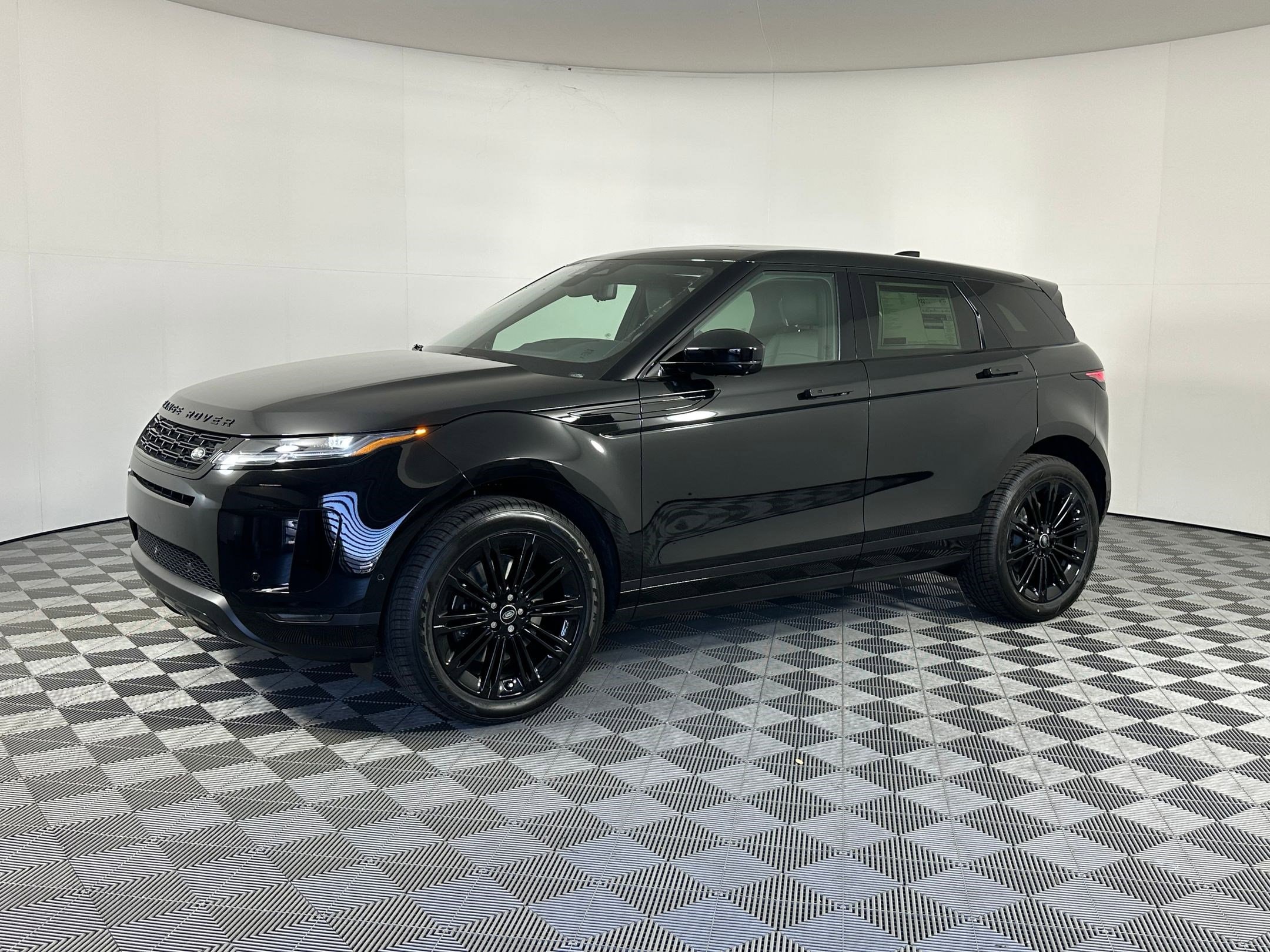 2026 Land Rover Range Rover Evoque S's photo