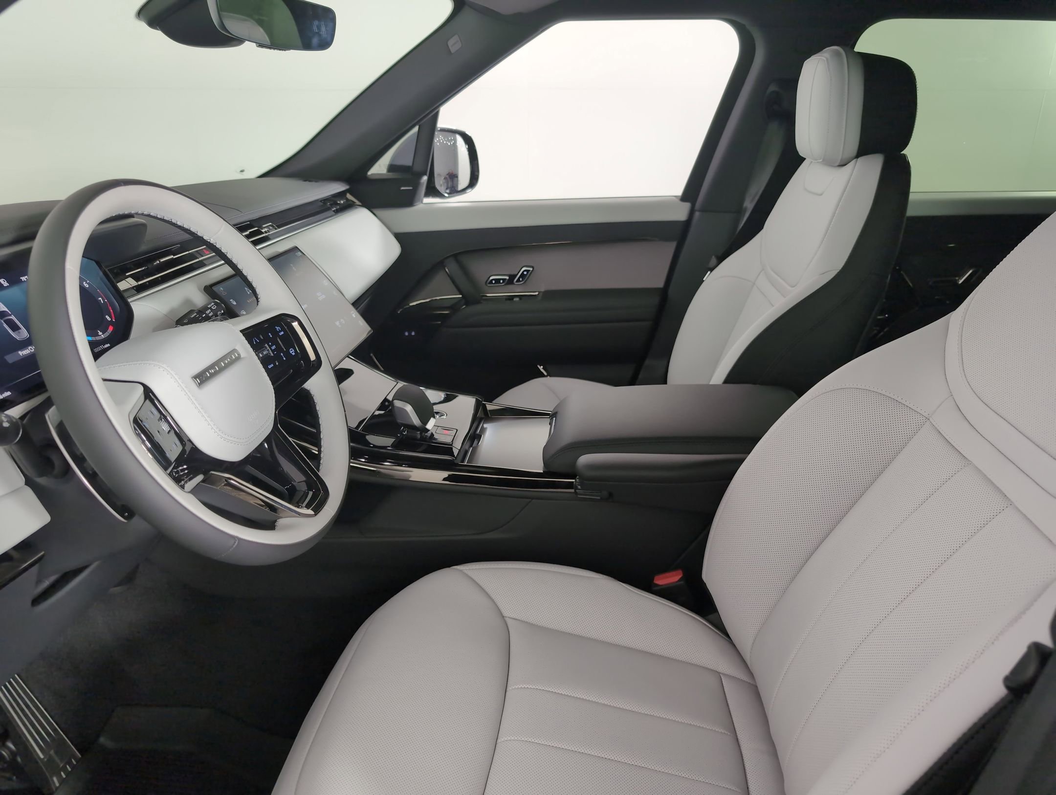 2025 Land Rover Range Rover Sport P530 Dynamic SE photo 3