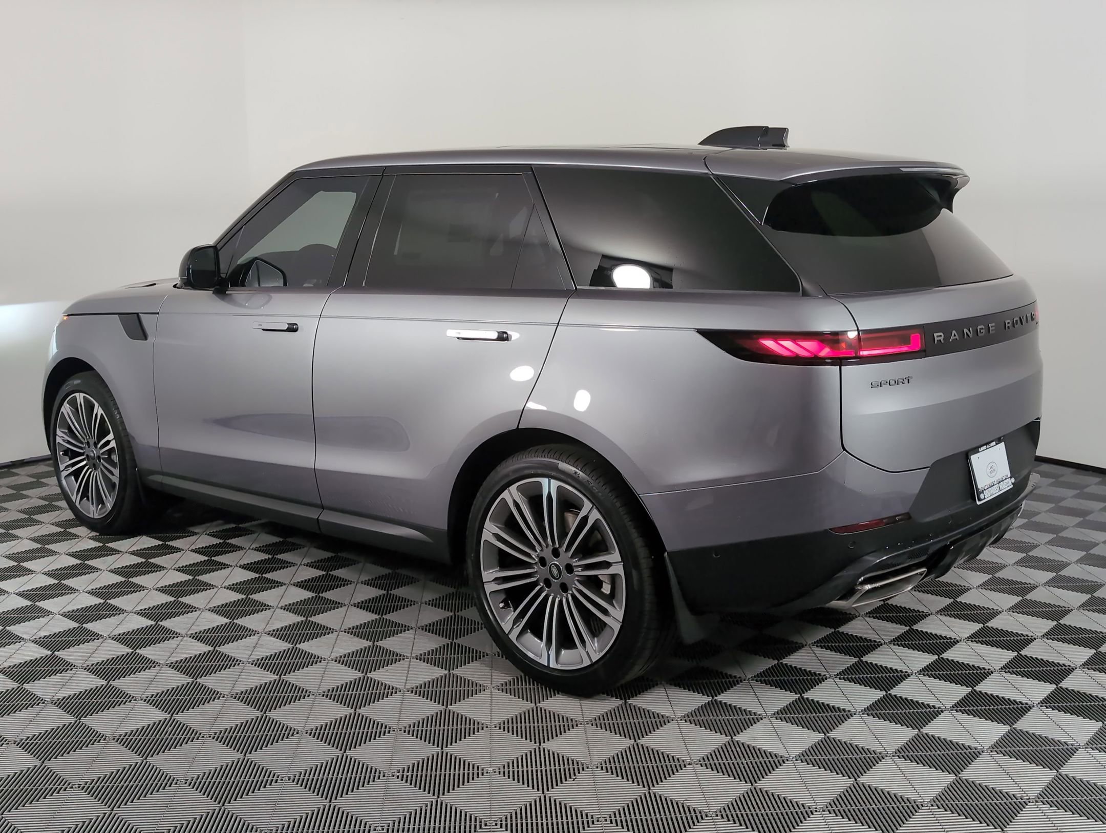 2025 Land Rover Range Rover Sport P360 SE photo 2